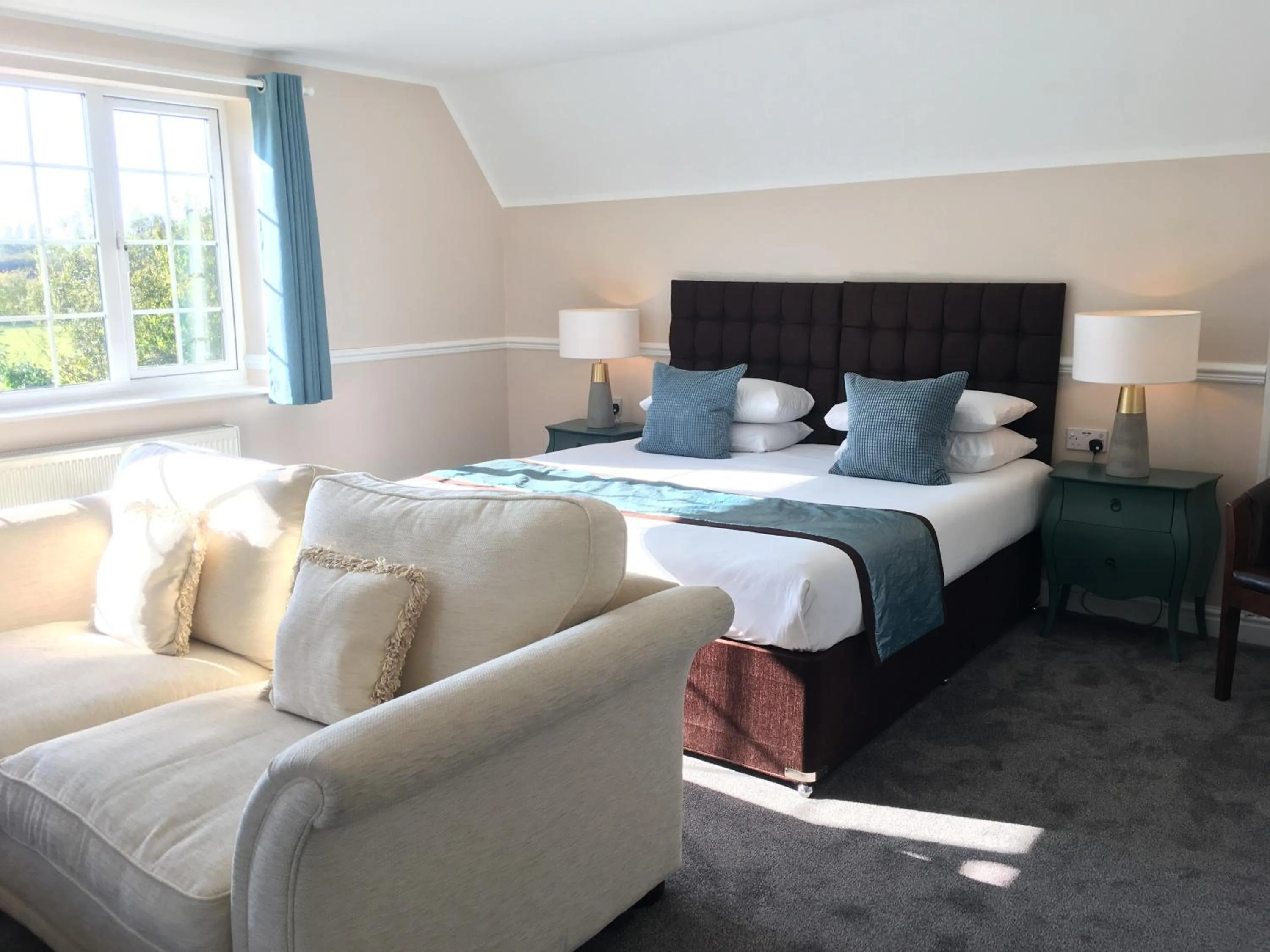 Bed in Badgers Mount Hotel