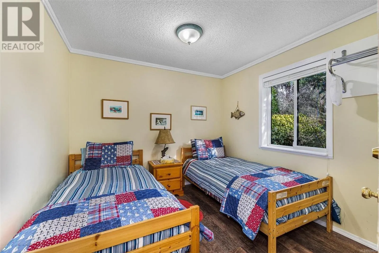 Bed in Salty Towers Ocean Front Cottages