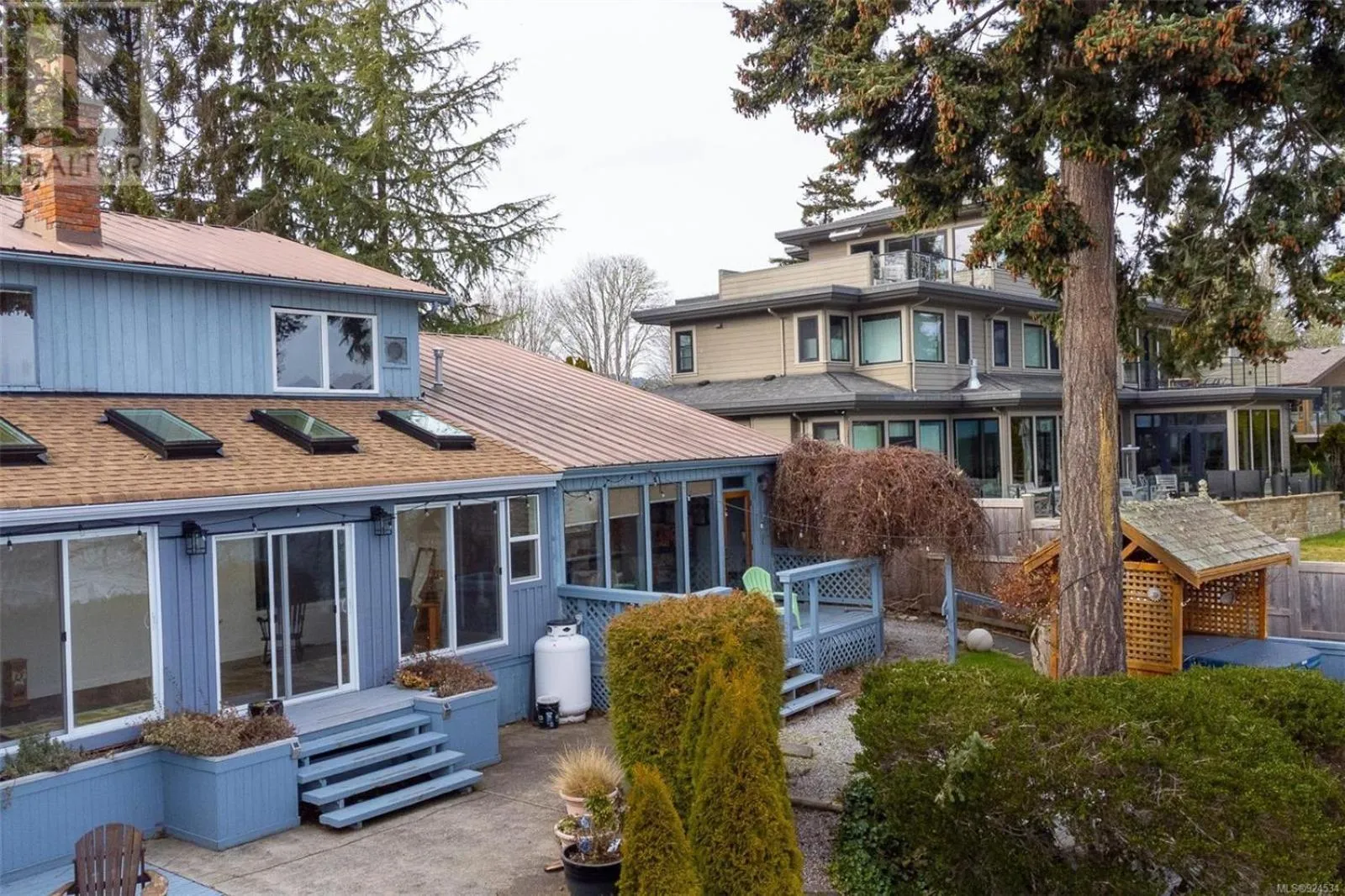 Salty Towers Ocean Front Cottages