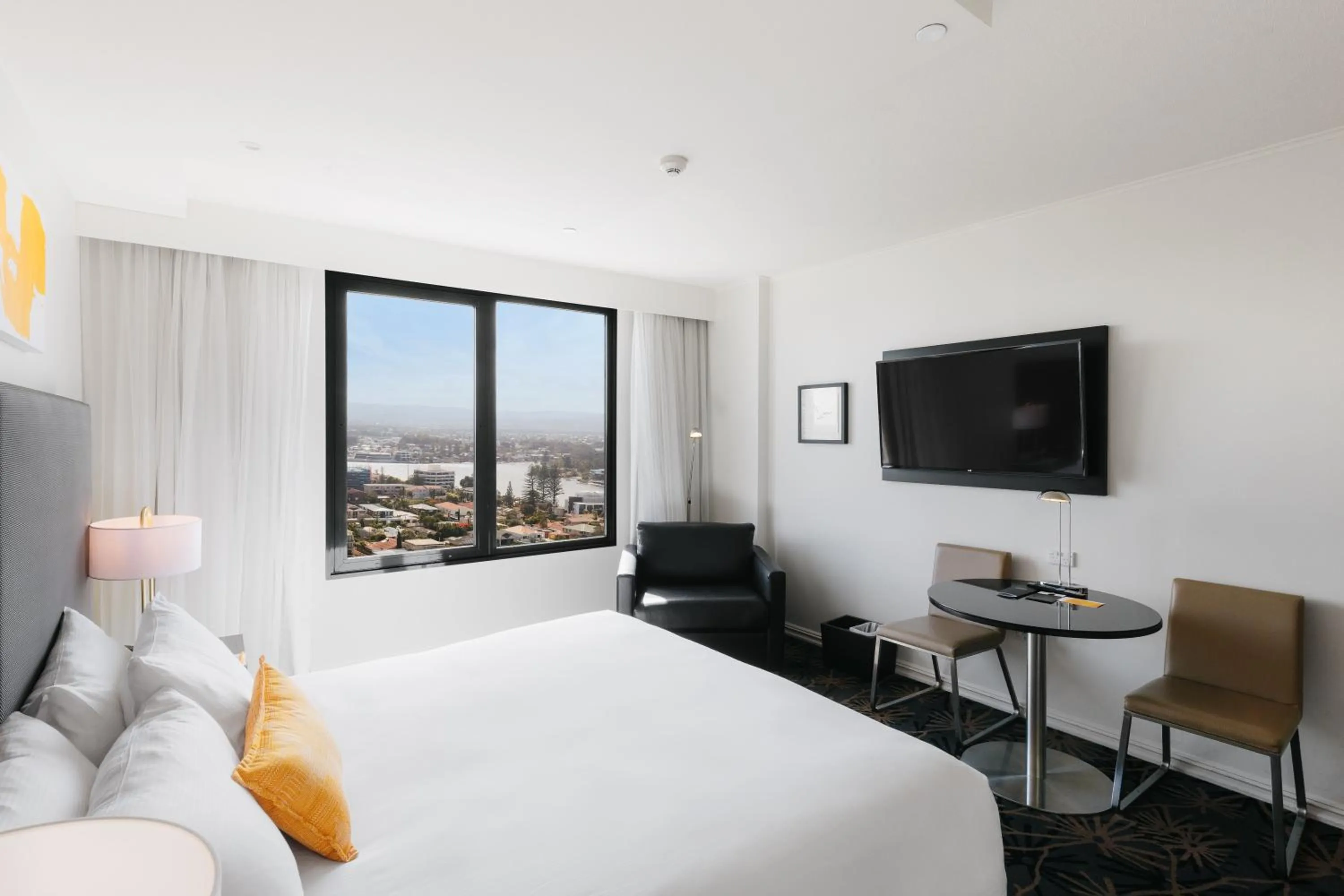 Photo of the whole room, Bed in voco Gold Coast by IHG