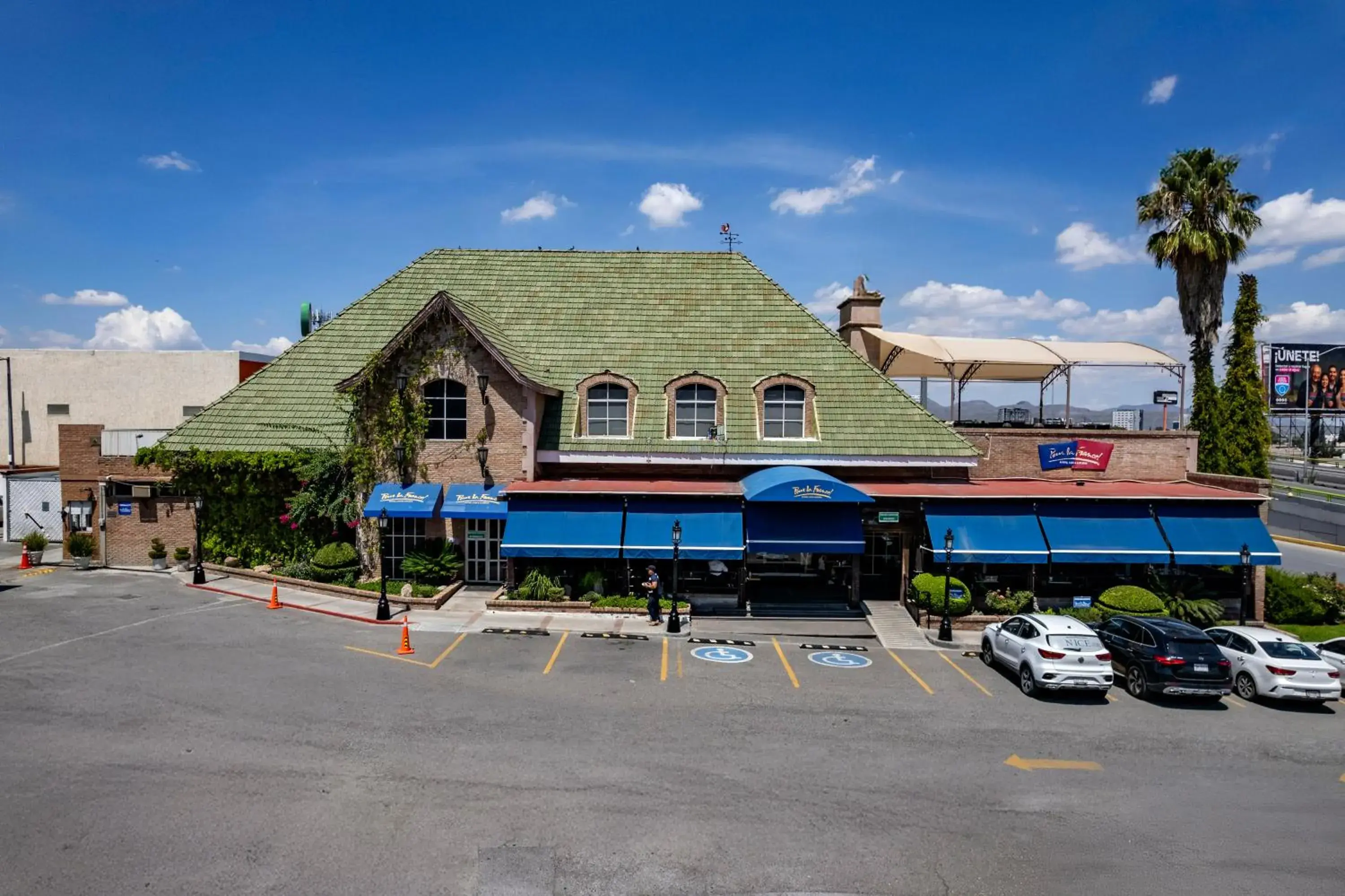 Restaurant/places to eat in Quinta Dorada Hotel & Suites Restaurant/places to eat in Quinta Dorada Hotel & Suites