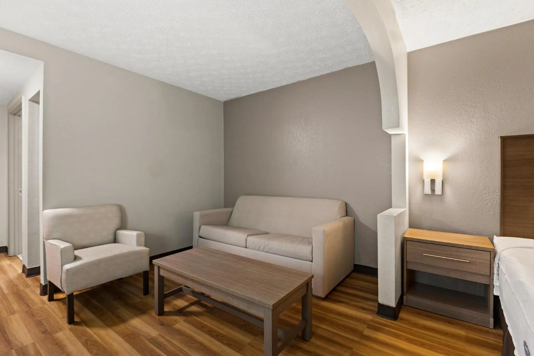 Bedroom, Bed in Red Roof Inn & Suites Newnan