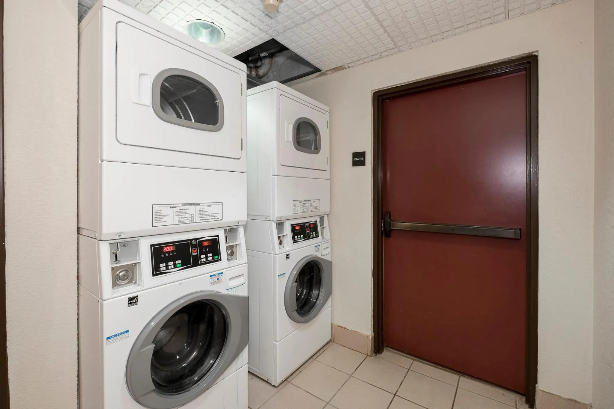 Bedroom in Red Roof Inn & Suites Newnan