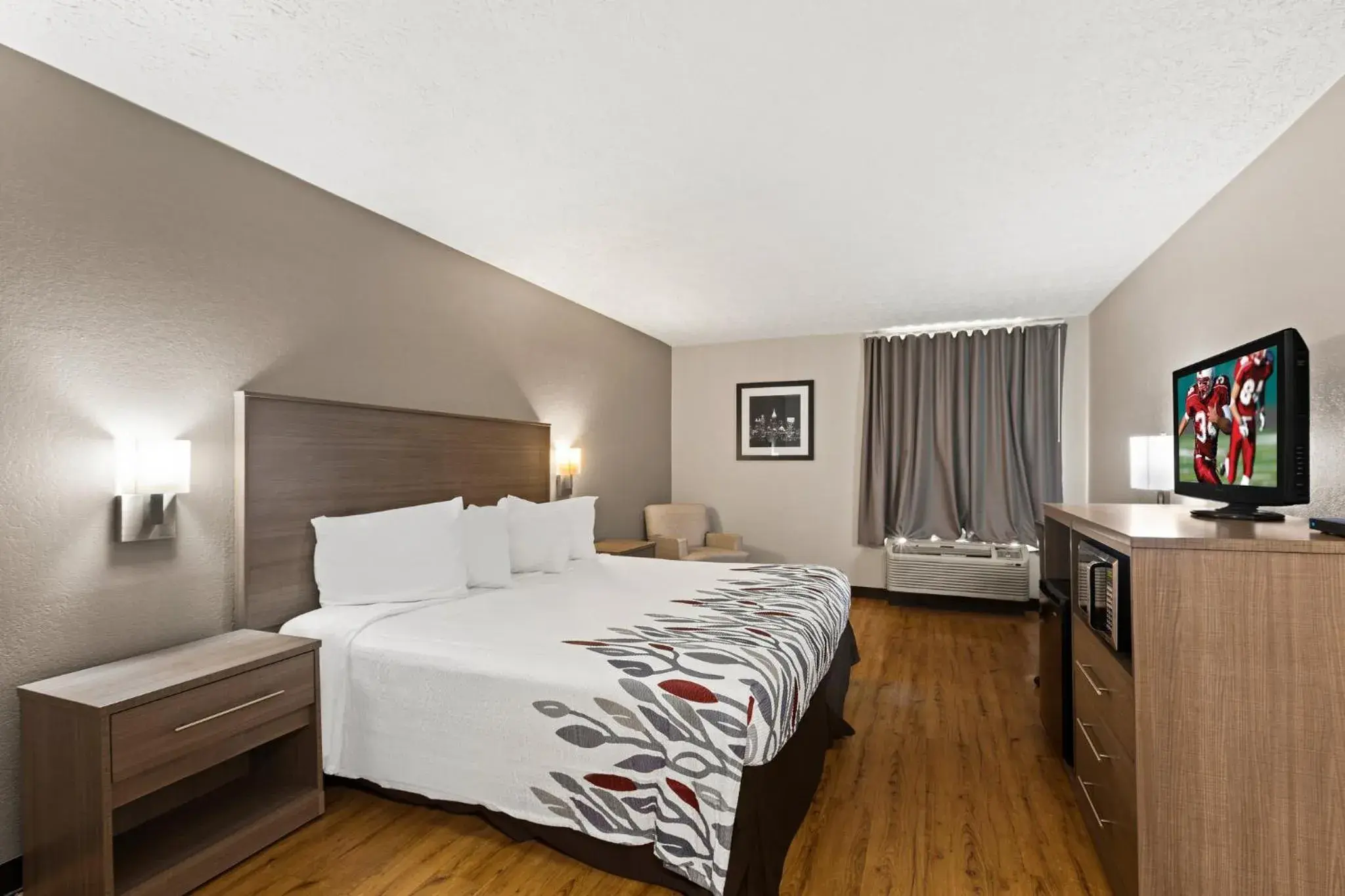 Superior King Room Disability Access Non-Smoking in Red Roof Inn & Suites Newnan Superior King Room Disability Access Non-Smoking in Red Roof Inn & Suites Newnan