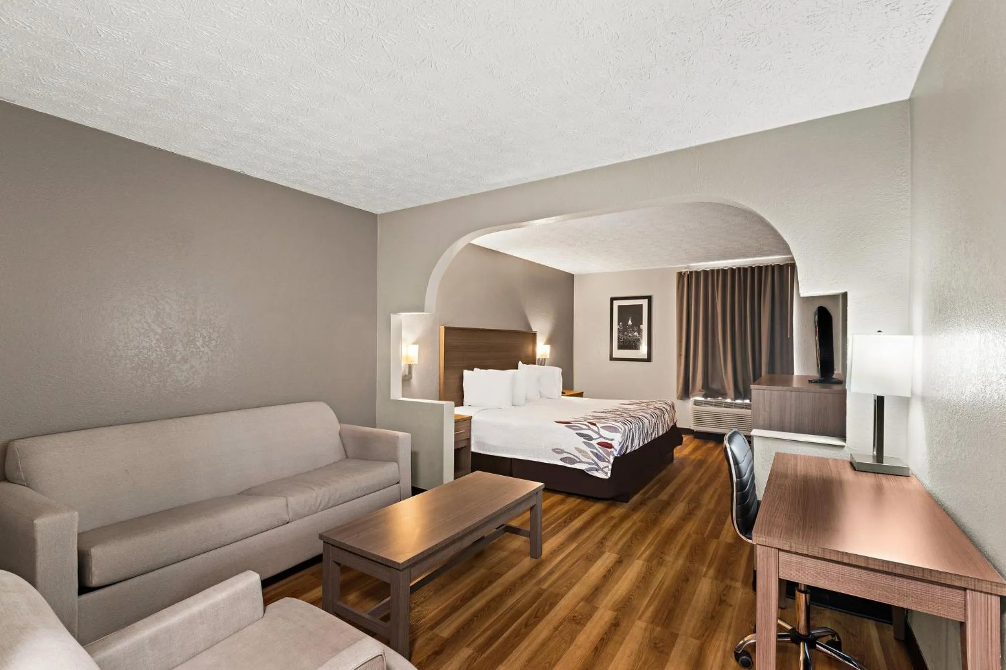 Bedroom, Bed in Red Roof Inn & Suites Newnan