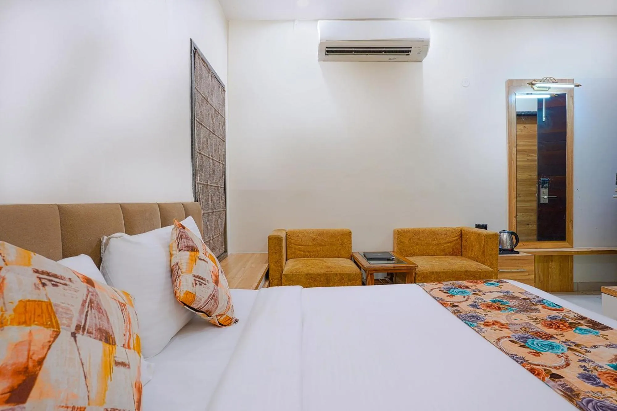 Bed in FabHotel Jwel Palace