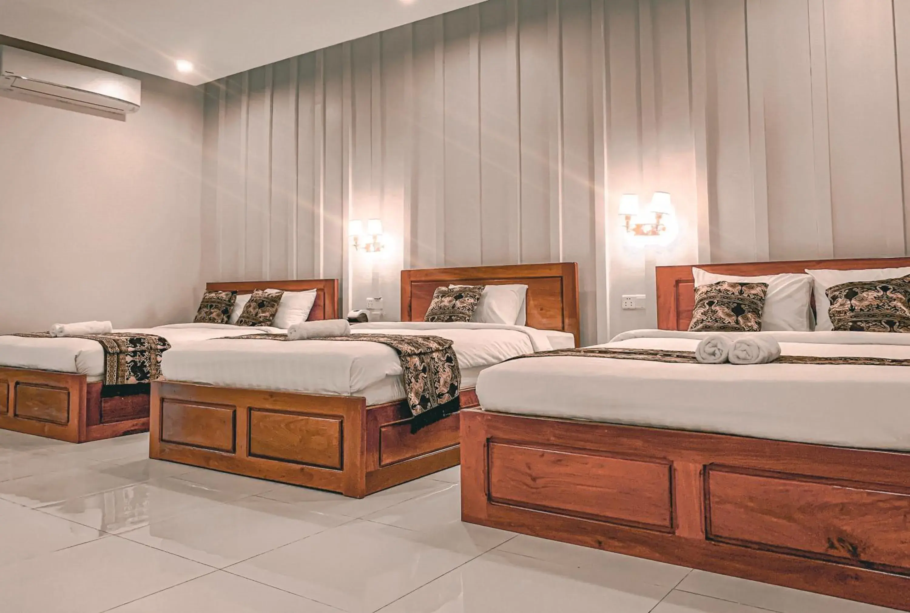 Bed in Montagne Regency Bed in Montagne Regency