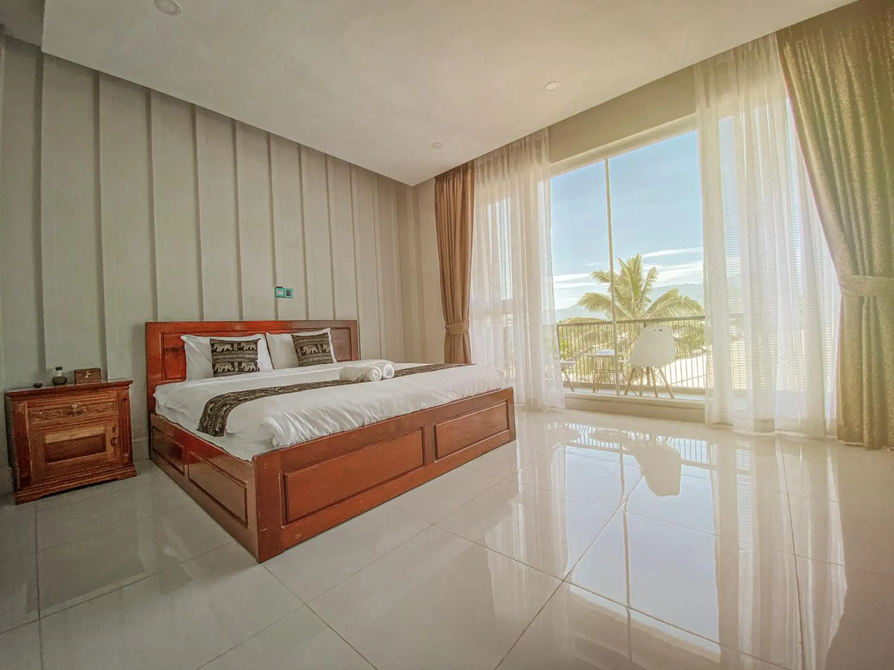 Photo of the whole room, Bed in Montagne Regency Photo of the whole room, Bed in Montagne Regency
