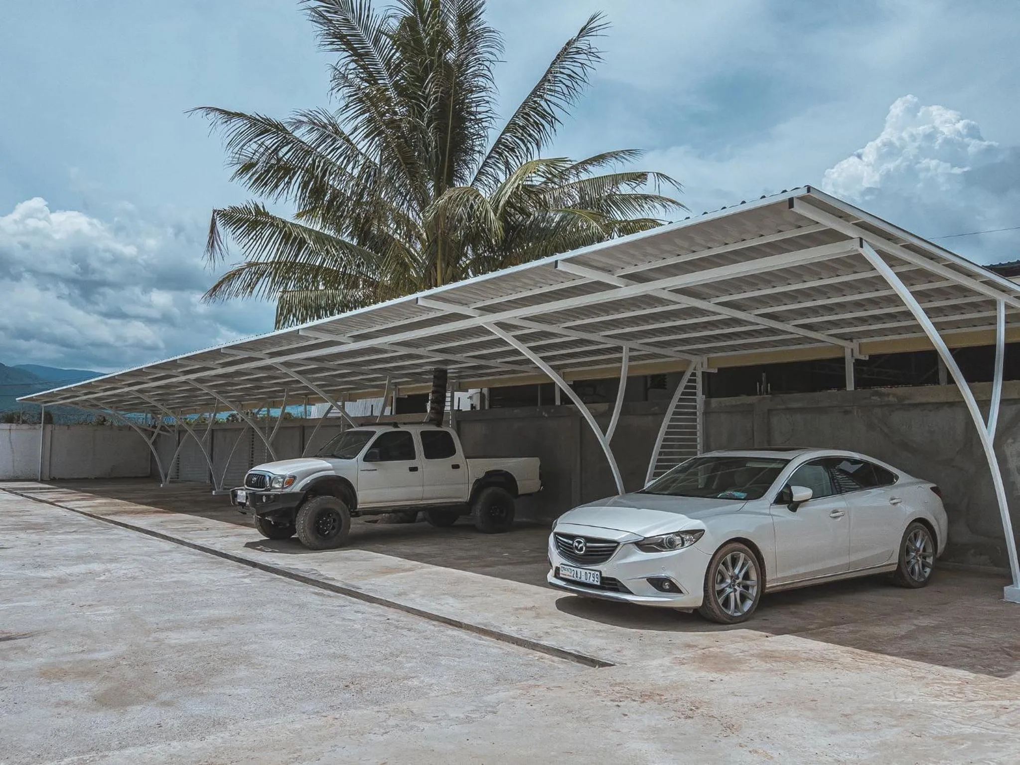 Property building in Montagne Regency