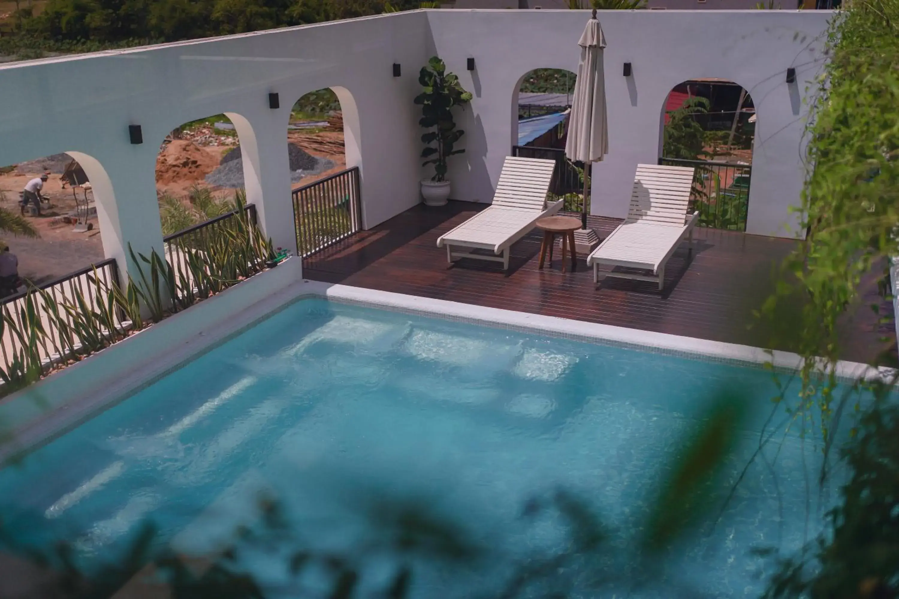 Swimming pool in Montagne Regency Swimming pool in Montagne Regency
