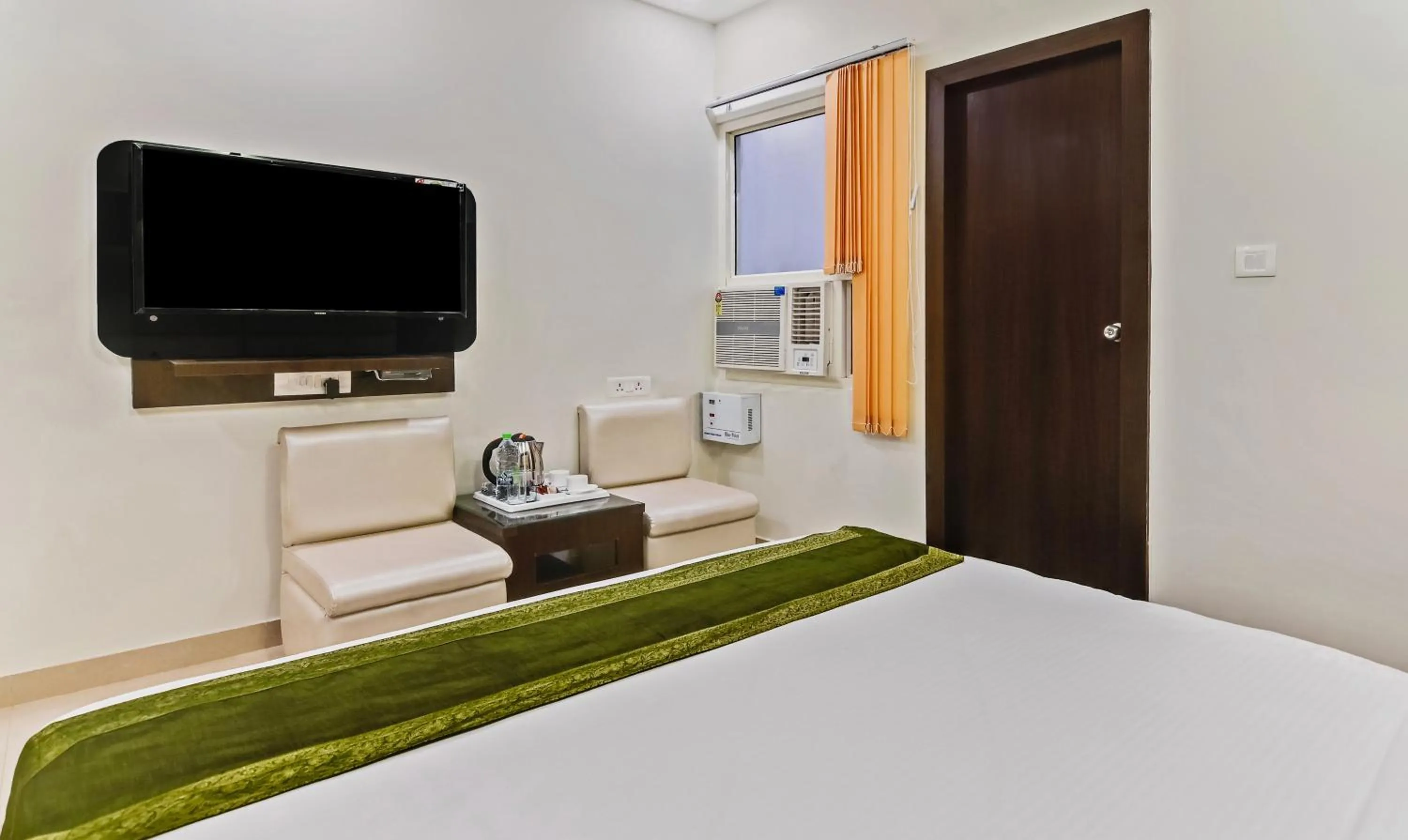 Bedroom, Bed in Treebo Resto- Near Lucknow Railway Station