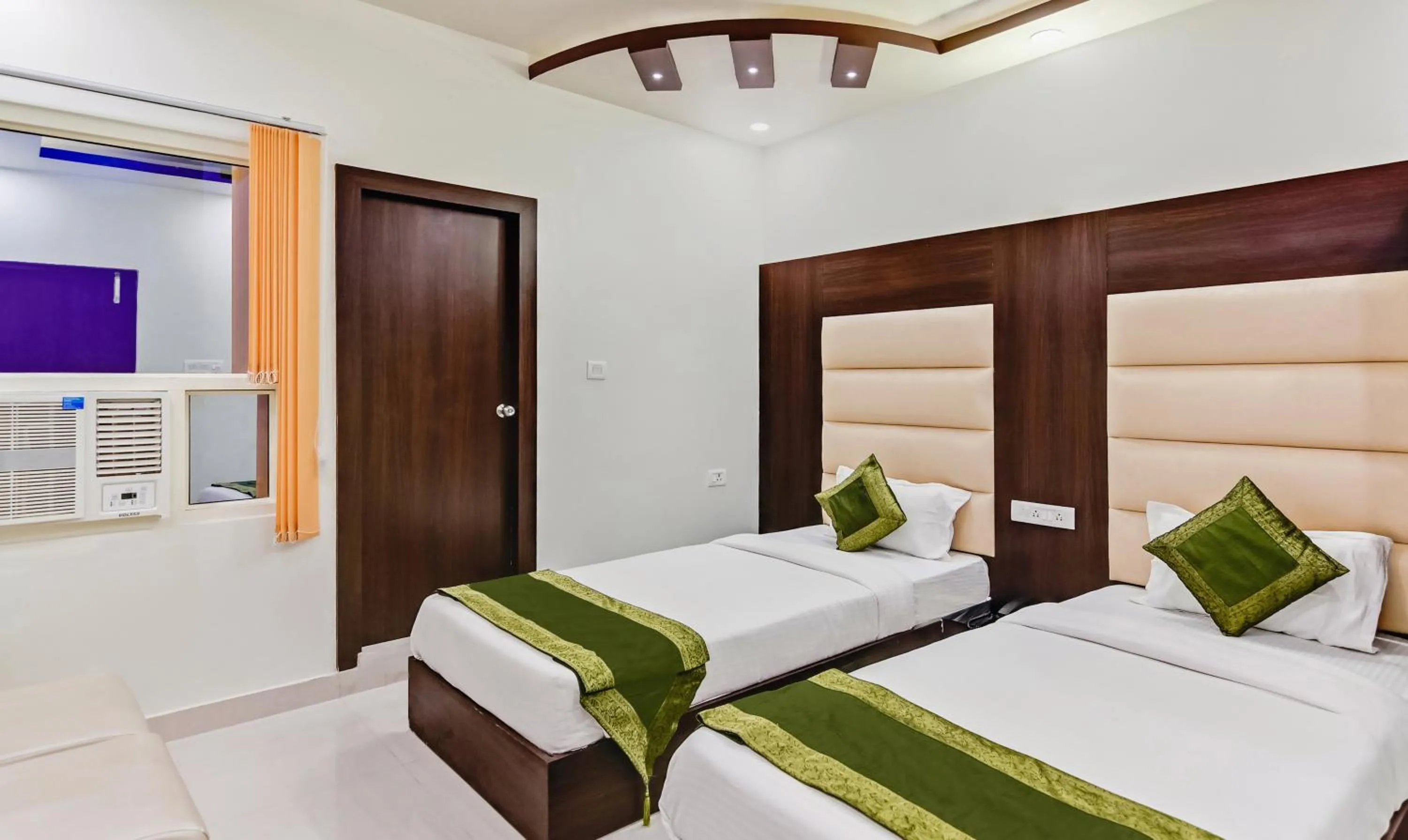 Bedroom, Bed in Treebo Resto- Near Lucknow Railway Station