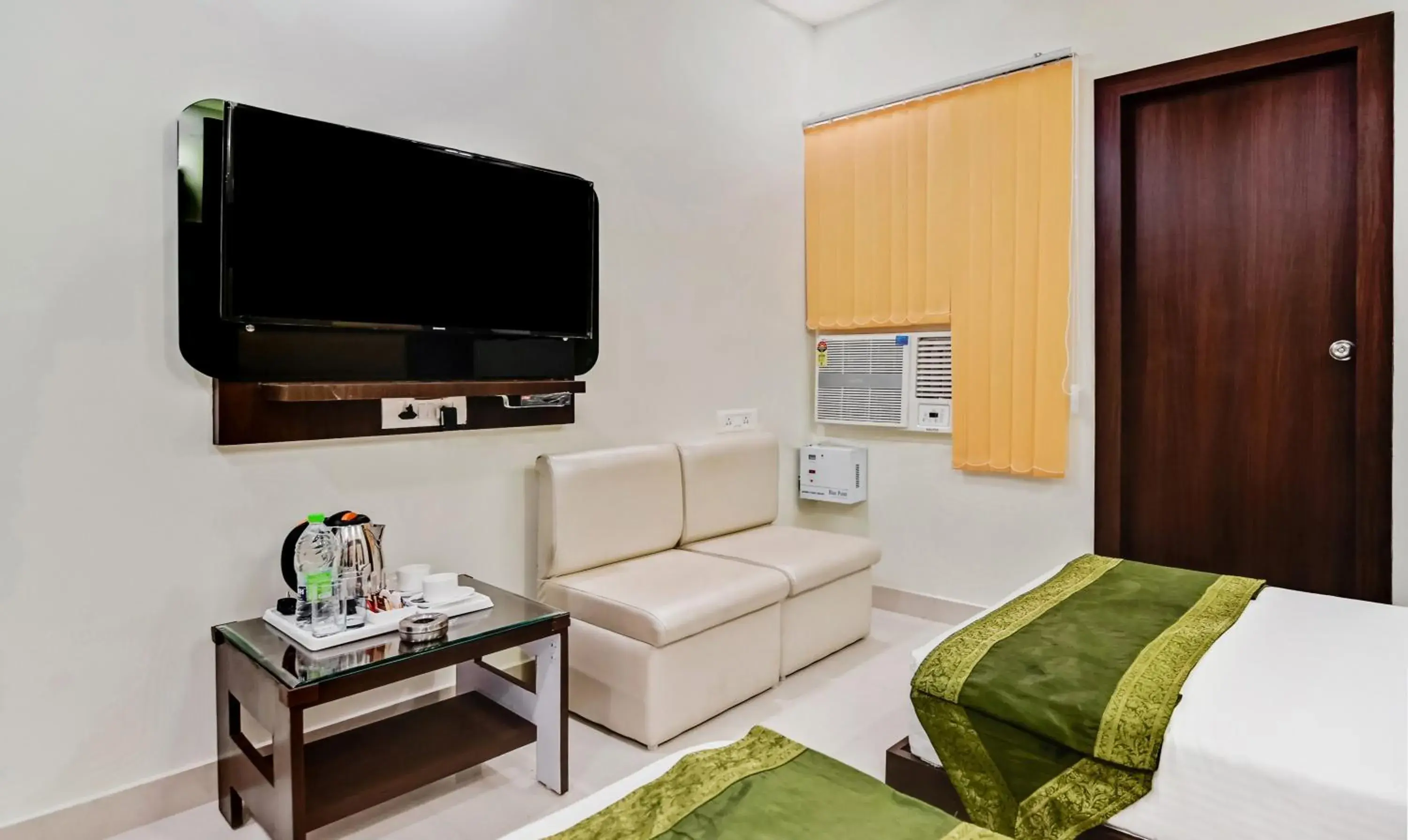 Standard Double or Twin Room - single occupancy in Treebo Resto- Near Lucknow Railway Station Standard Double or Twin Room - single occupancy in Treebo Resto- Near Lucknow Railway Station