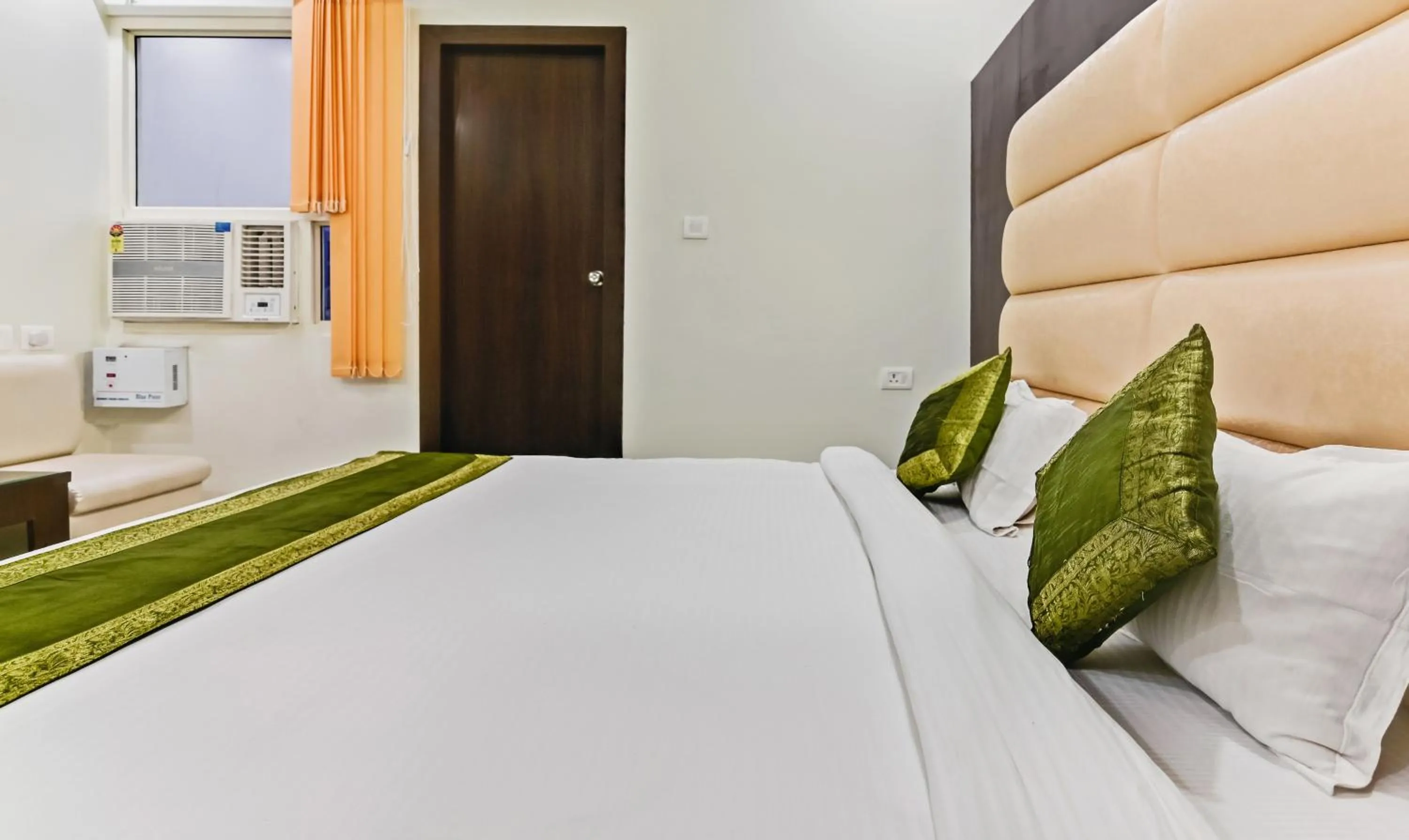 Bedroom, Bed in Treebo Resto- Near Lucknow Railway Station