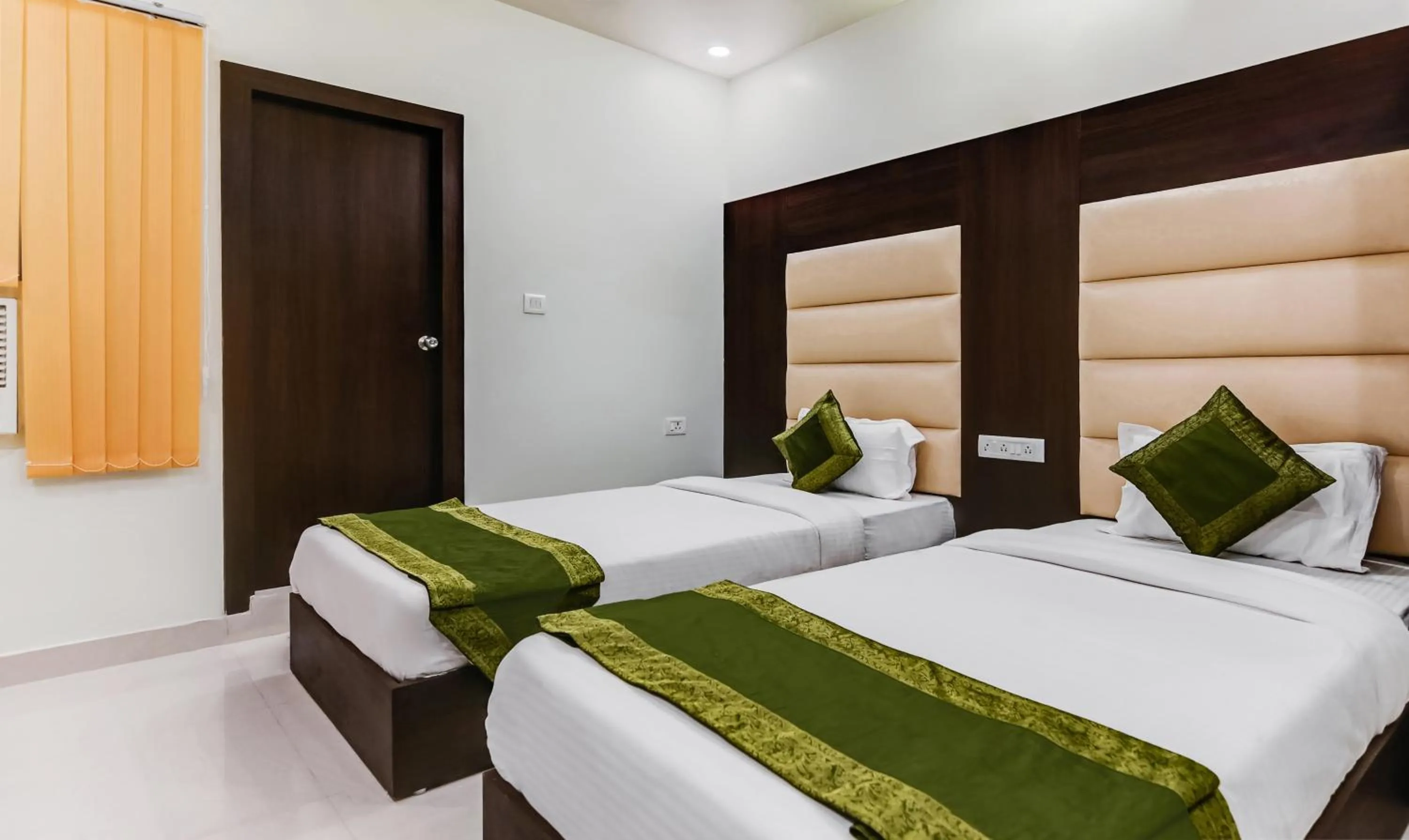 Bedroom, Bed in Treebo Resto- Near Lucknow Railway Station