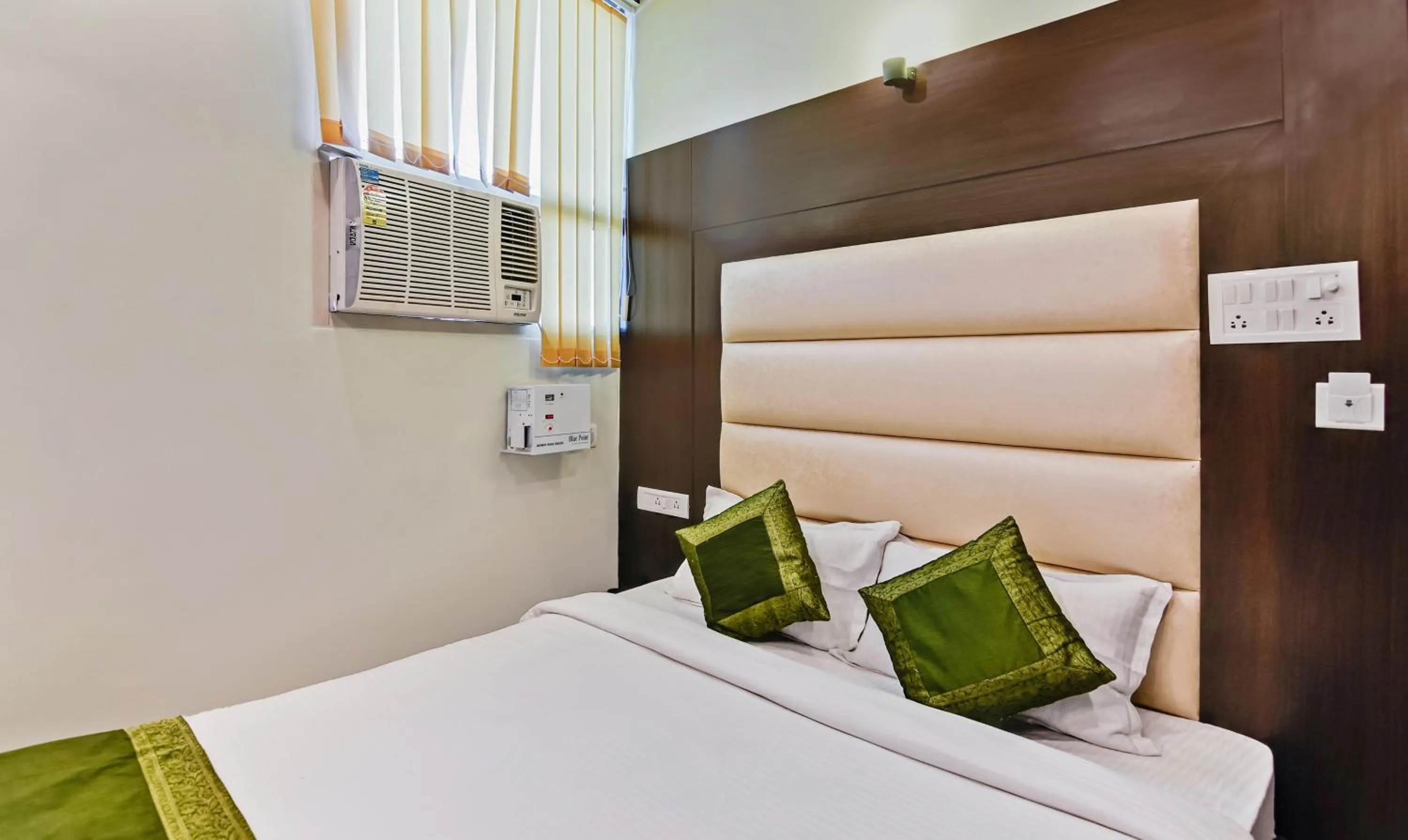 Bedroom, Bed in Treebo Resto- Near Lucknow Railway Station