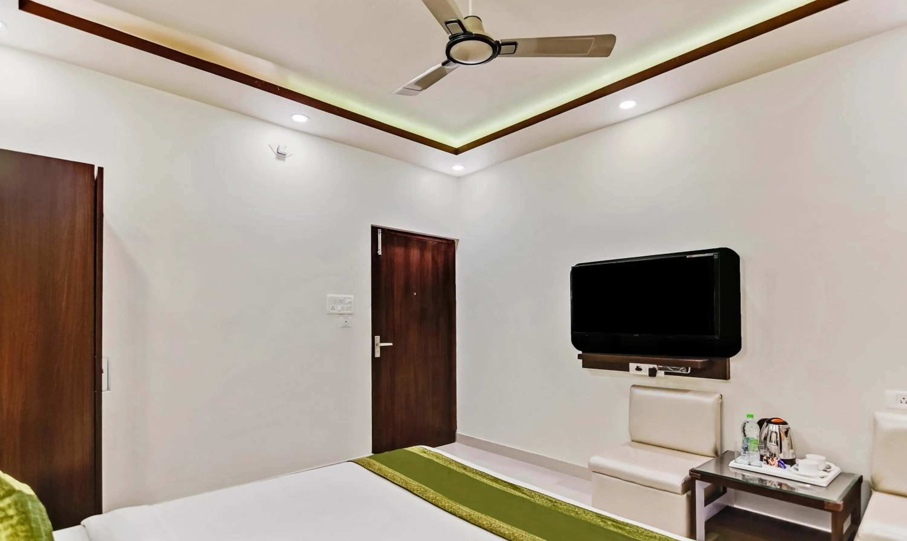 Bedroom, Bed in Treebo Resto- Near Lucknow Railway Station