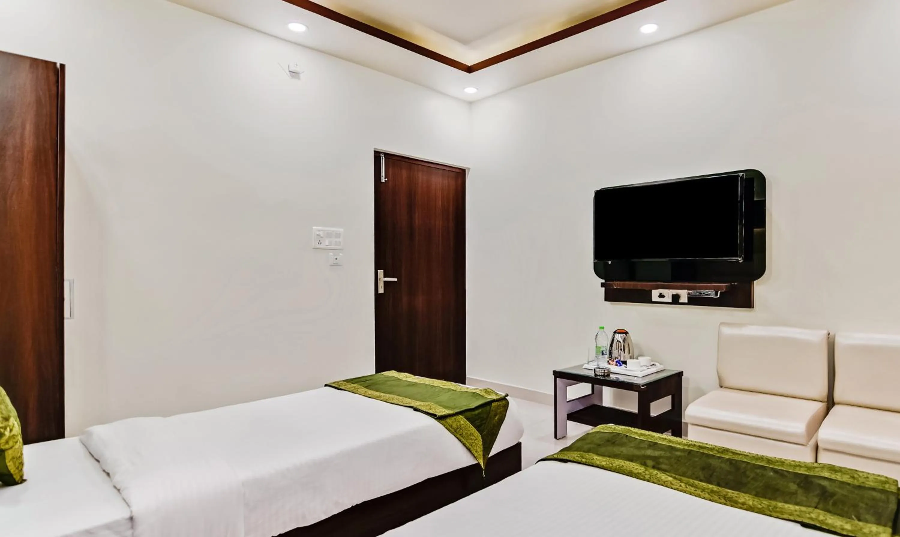 Bedroom, Bed in Treebo Resto- Near Lucknow Railway Station