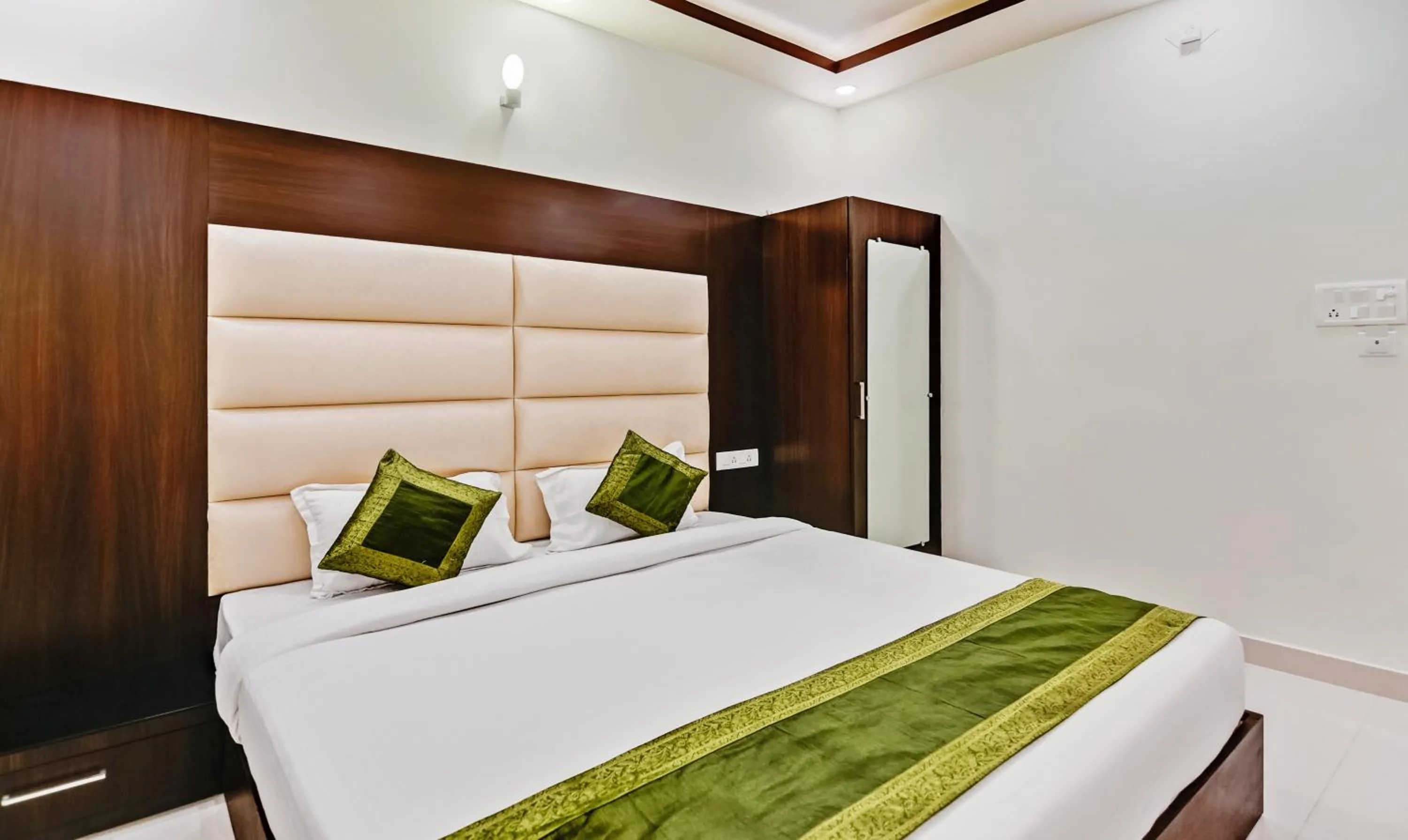 Bedroom, Bed in Treebo Resto- Near Lucknow Railway Station