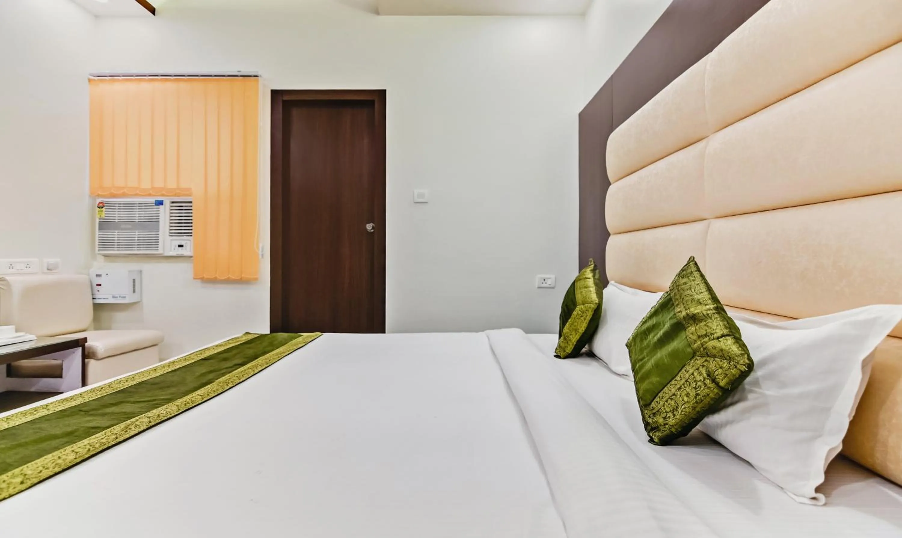 Bedroom, Bed in Treebo Resto- Near Lucknow Railway Station