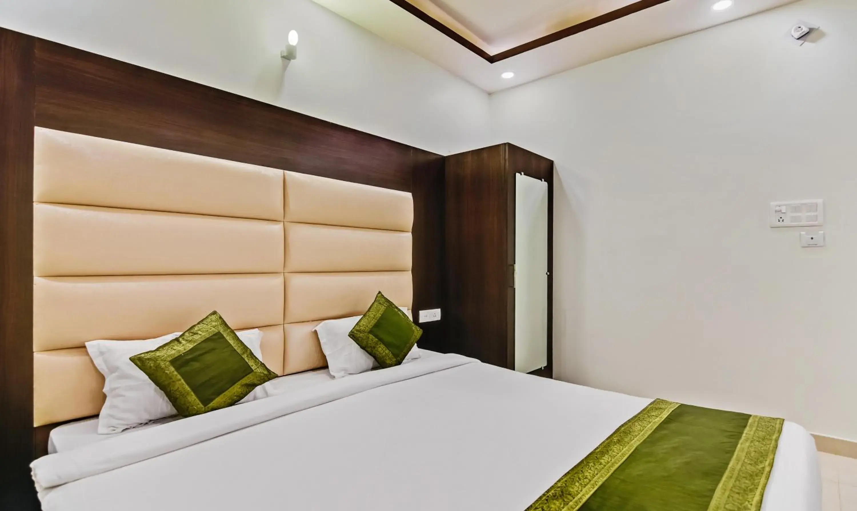 Bedroom, Bed in Treebo Resto- Near Lucknow Railway Station Bedroom, Bed in Treebo Resto- Near Lucknow Railway Station