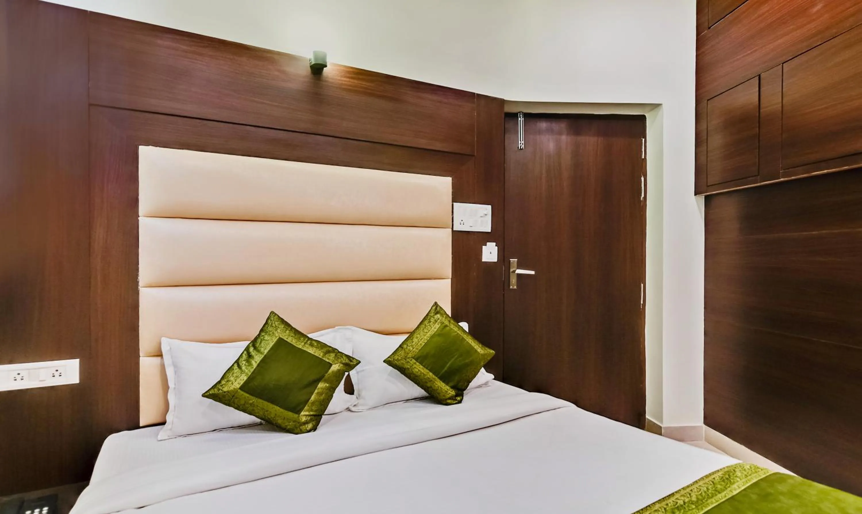 Bedroom, Bed in Treebo Resto- Near Lucknow Railway Station
