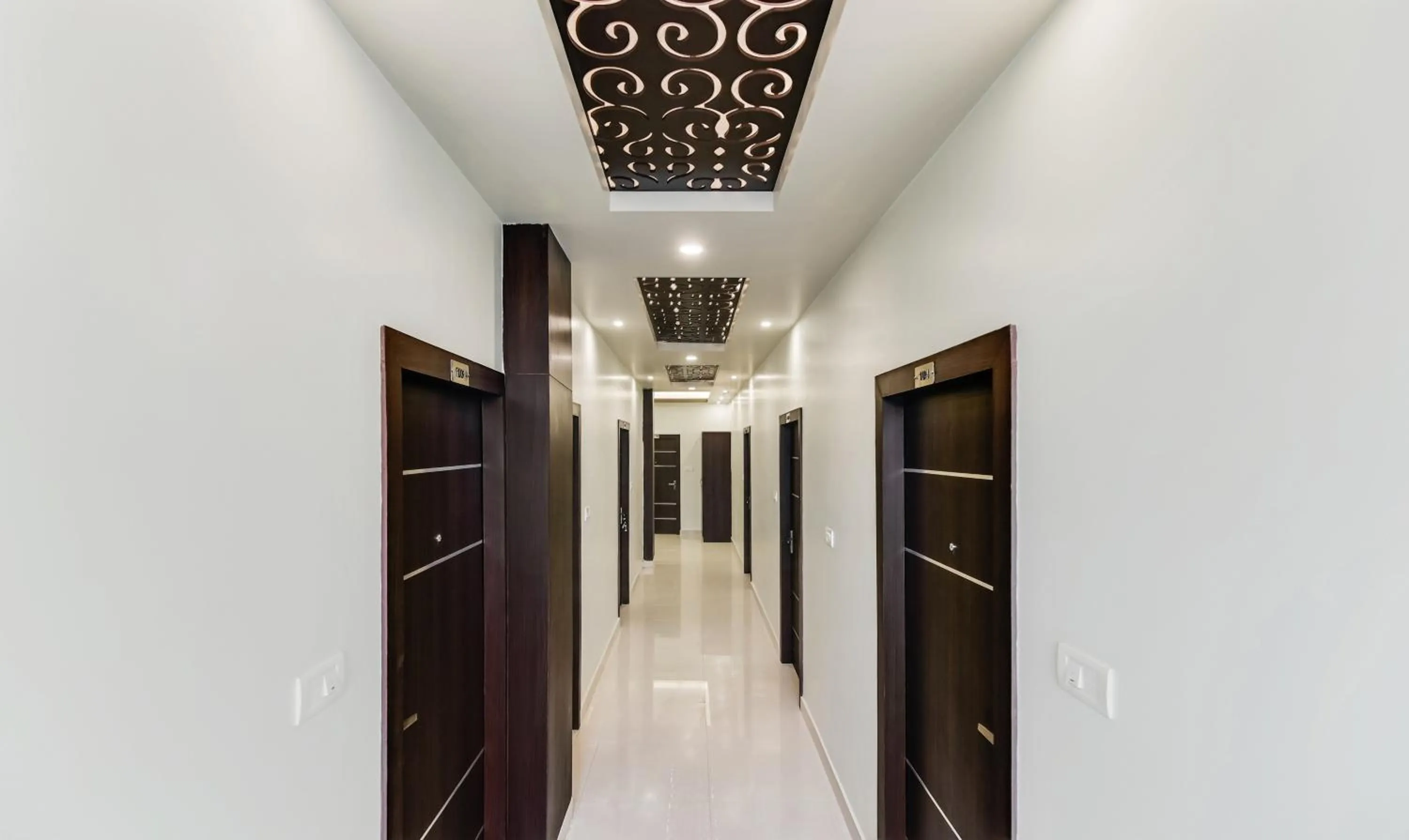 Lobby or reception in Treebo Resto- Near Lucknow Railway Station