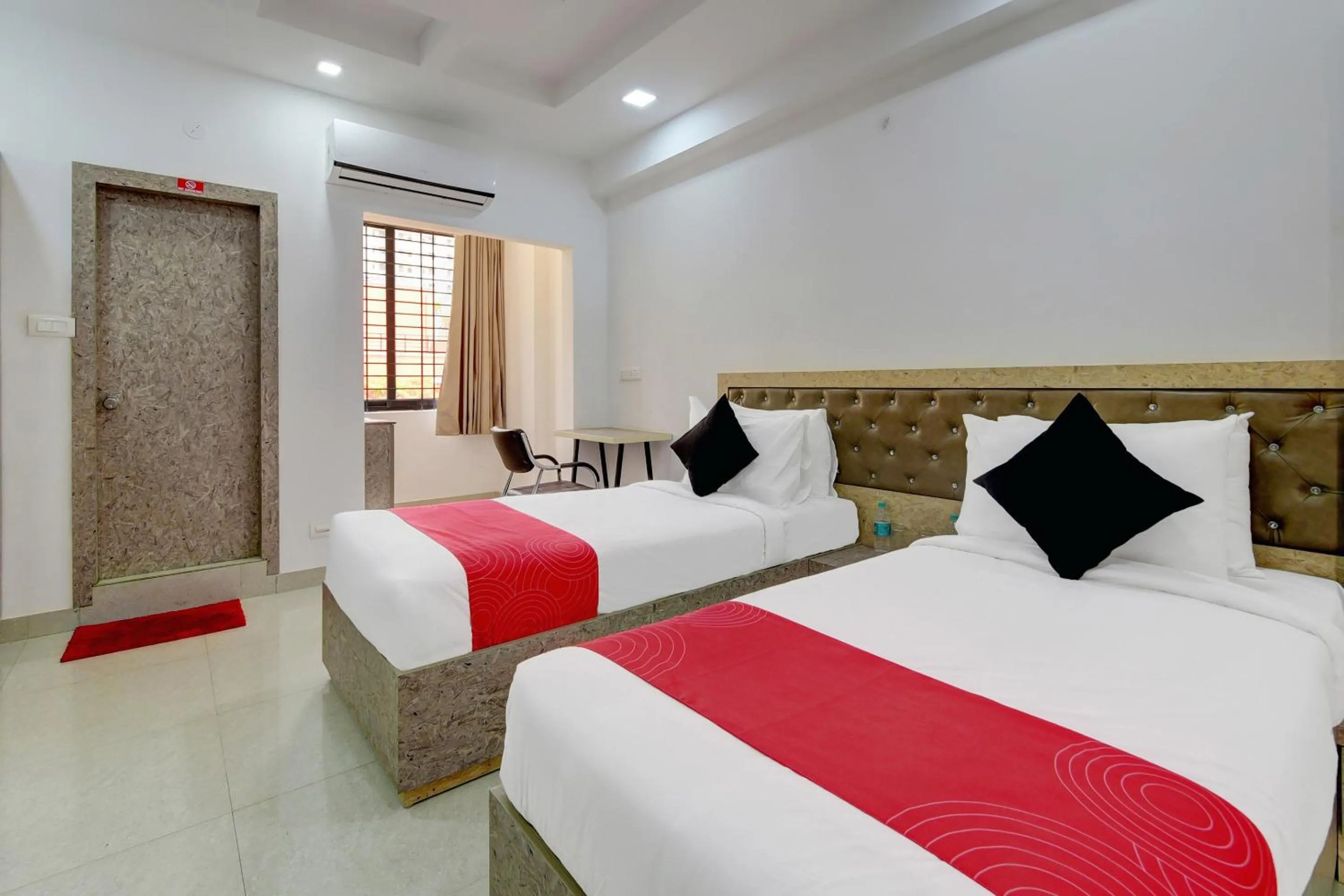 Bedroom, Bed in Grand Collection O Near Sarjapur Road Near 7d Voyage