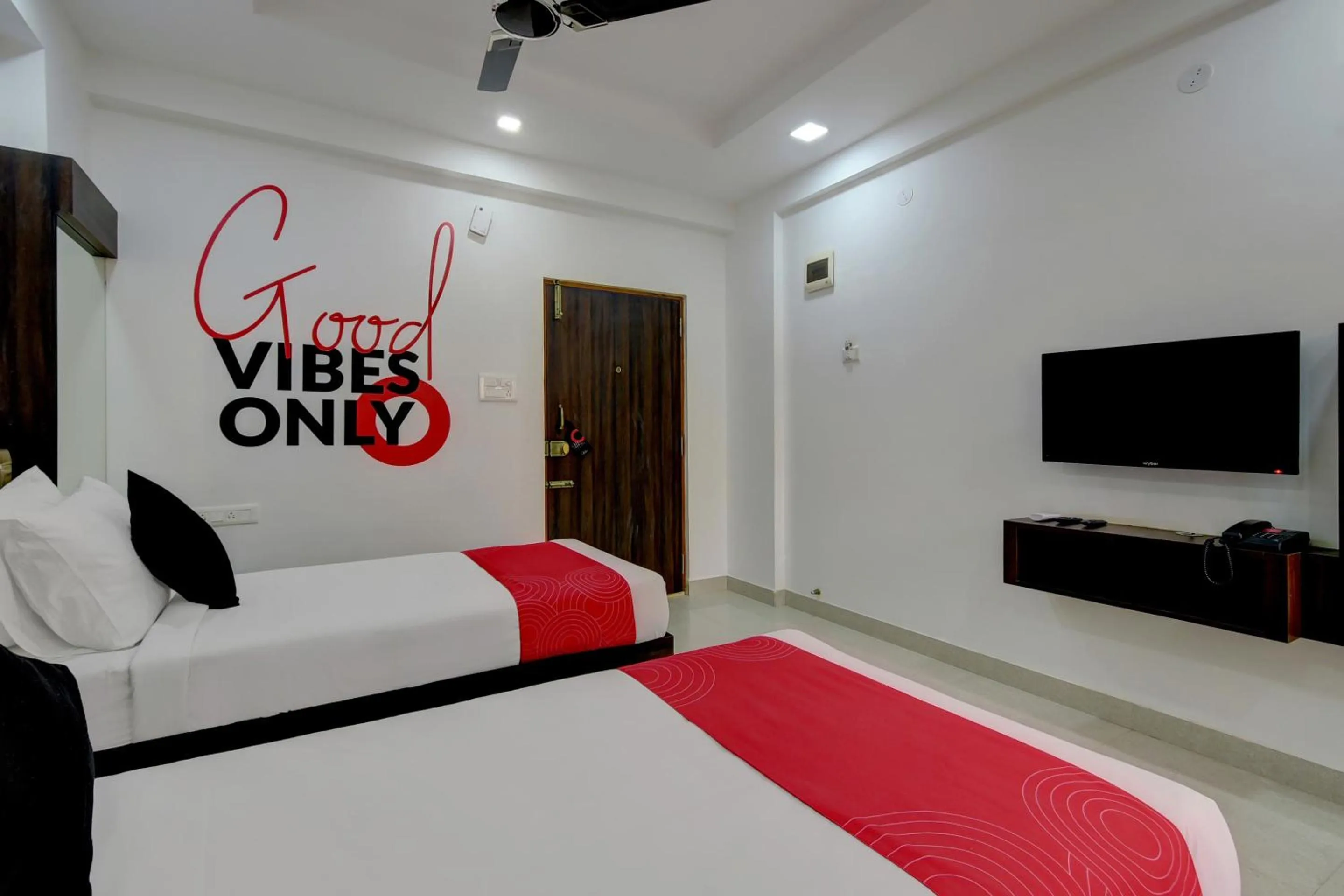 Bedroom, Bed in Grand Collection O Near Sarjapur Road Near 7d Voyage