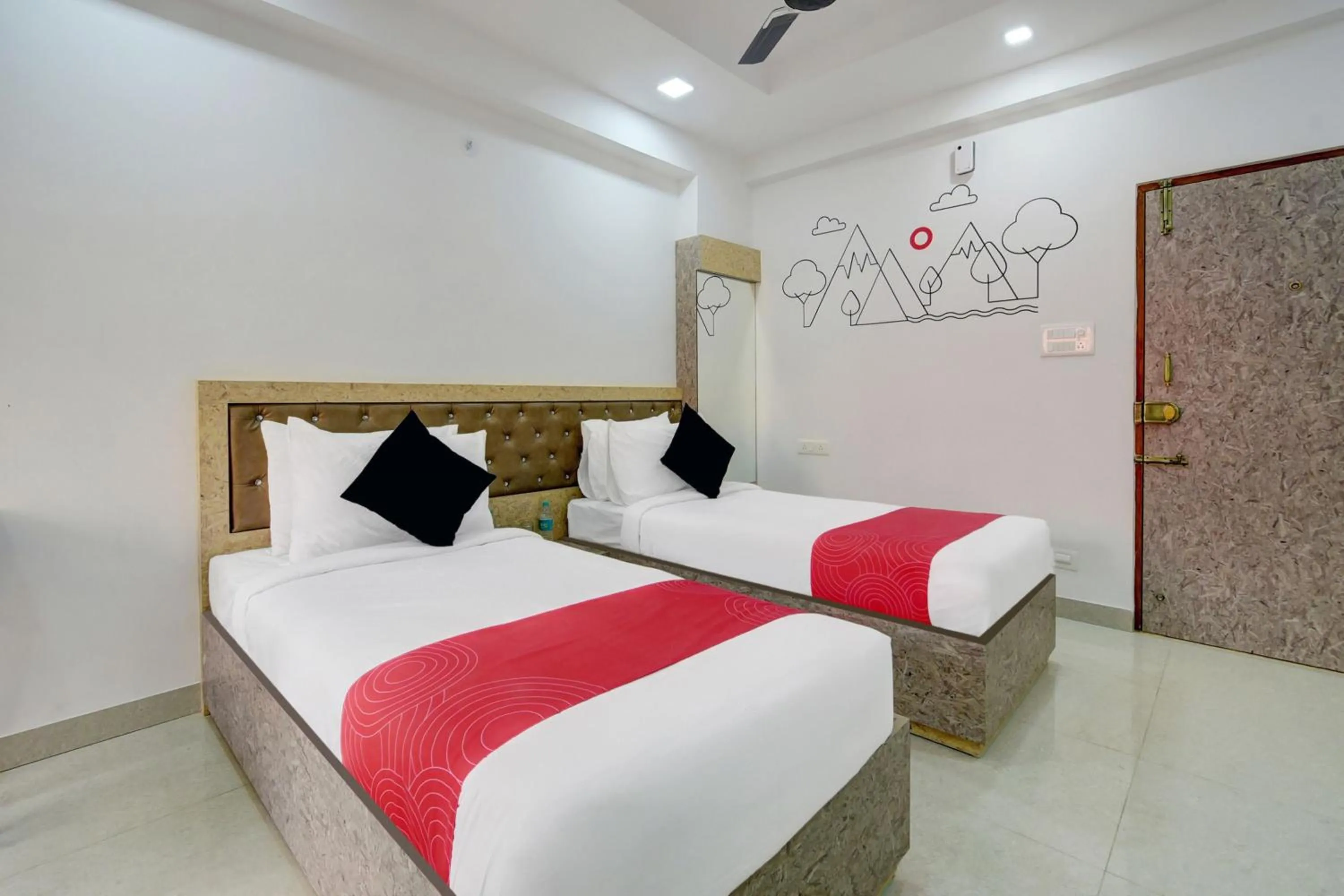 Bedroom, Bed in Grand Collection O Near Sarjapur Road Near 7d Voyage