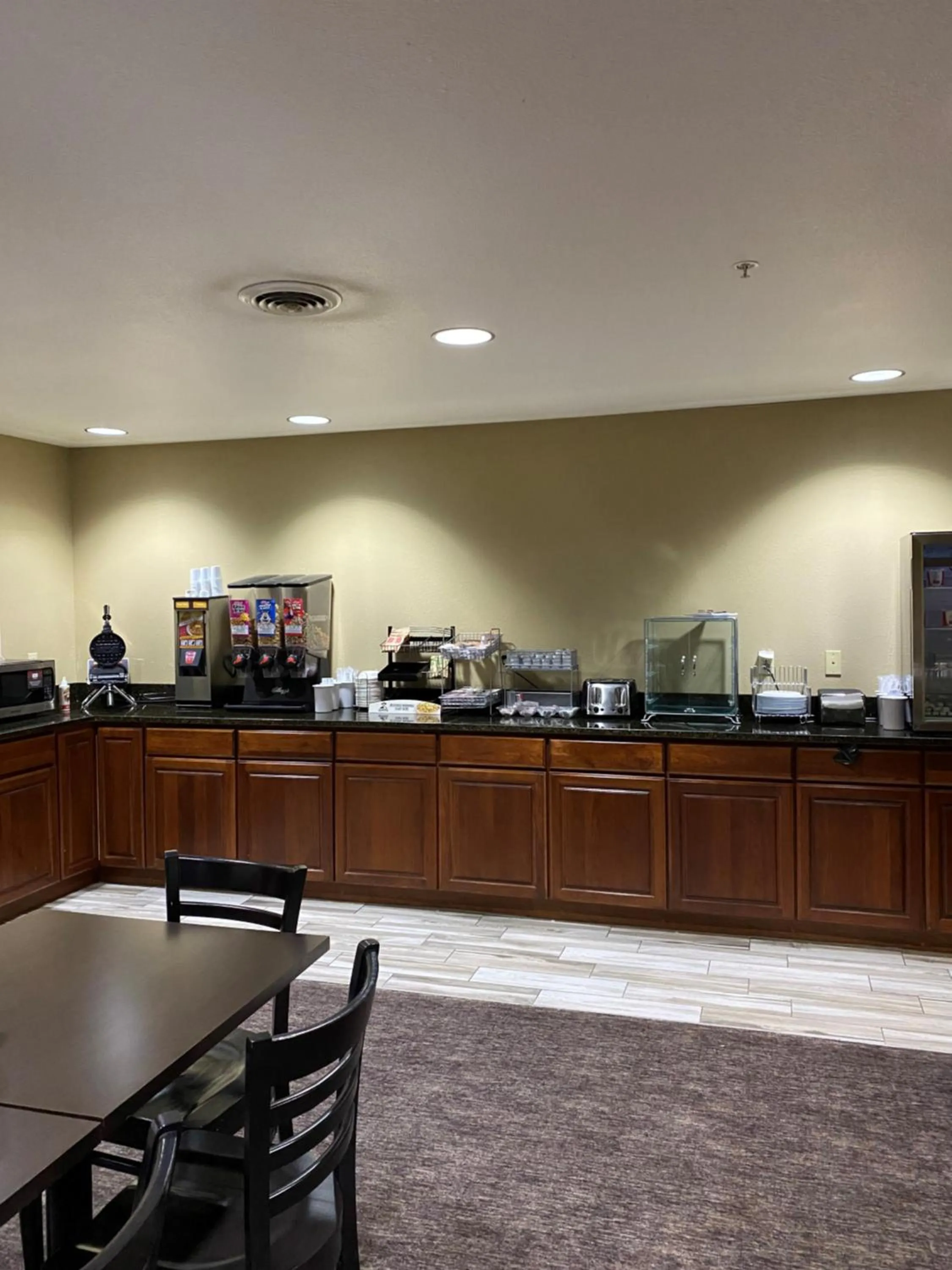 Breakfast in AmericInn by Wyndham Maquoketa