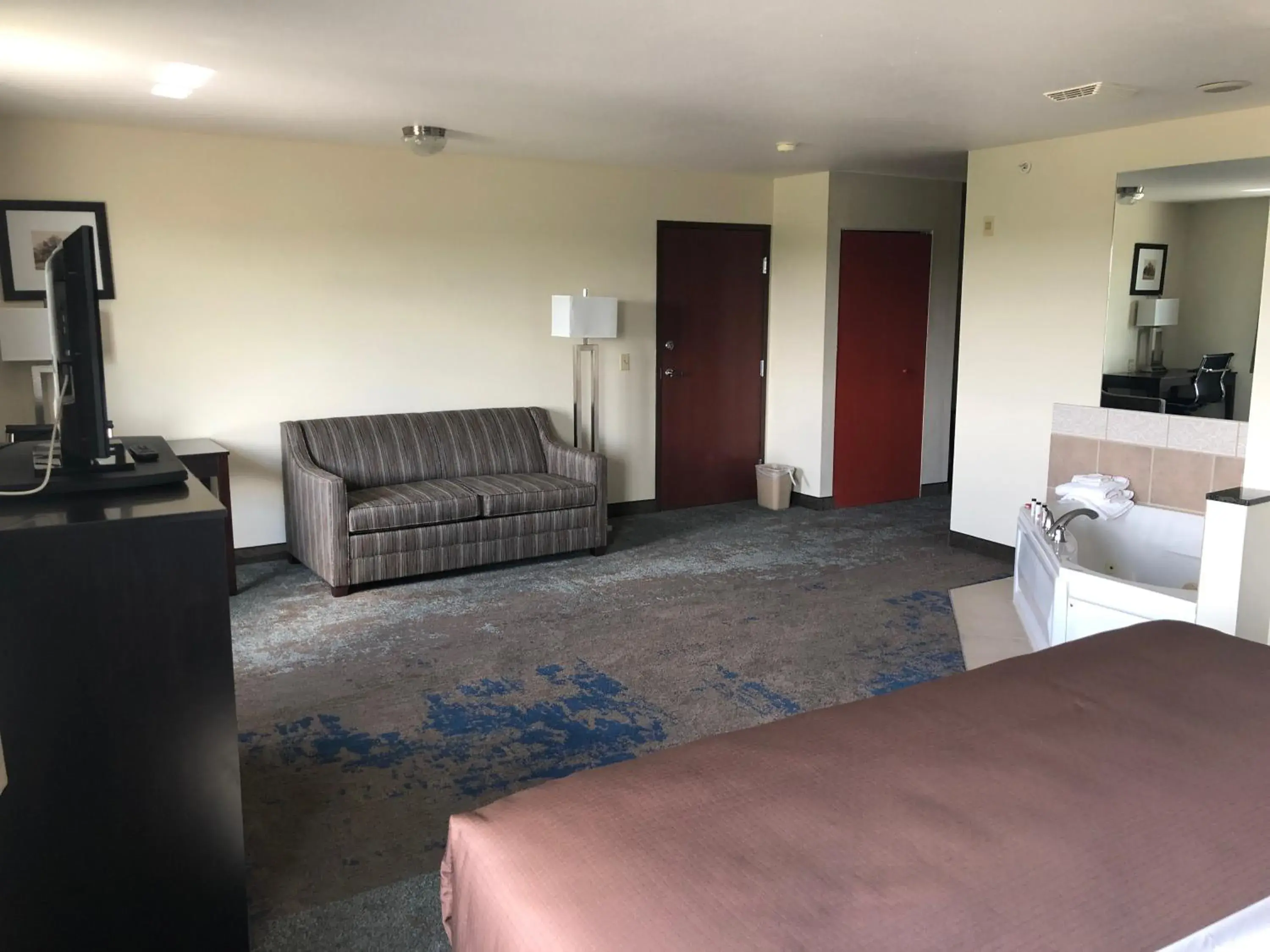 1 King Bed, Studio Suite, Non Smoking in AmericInn by Wyndham Maquoketa 1 King Bed, Studio Suite, Non Smoking in AmericInn by Wyndham Maquoketa