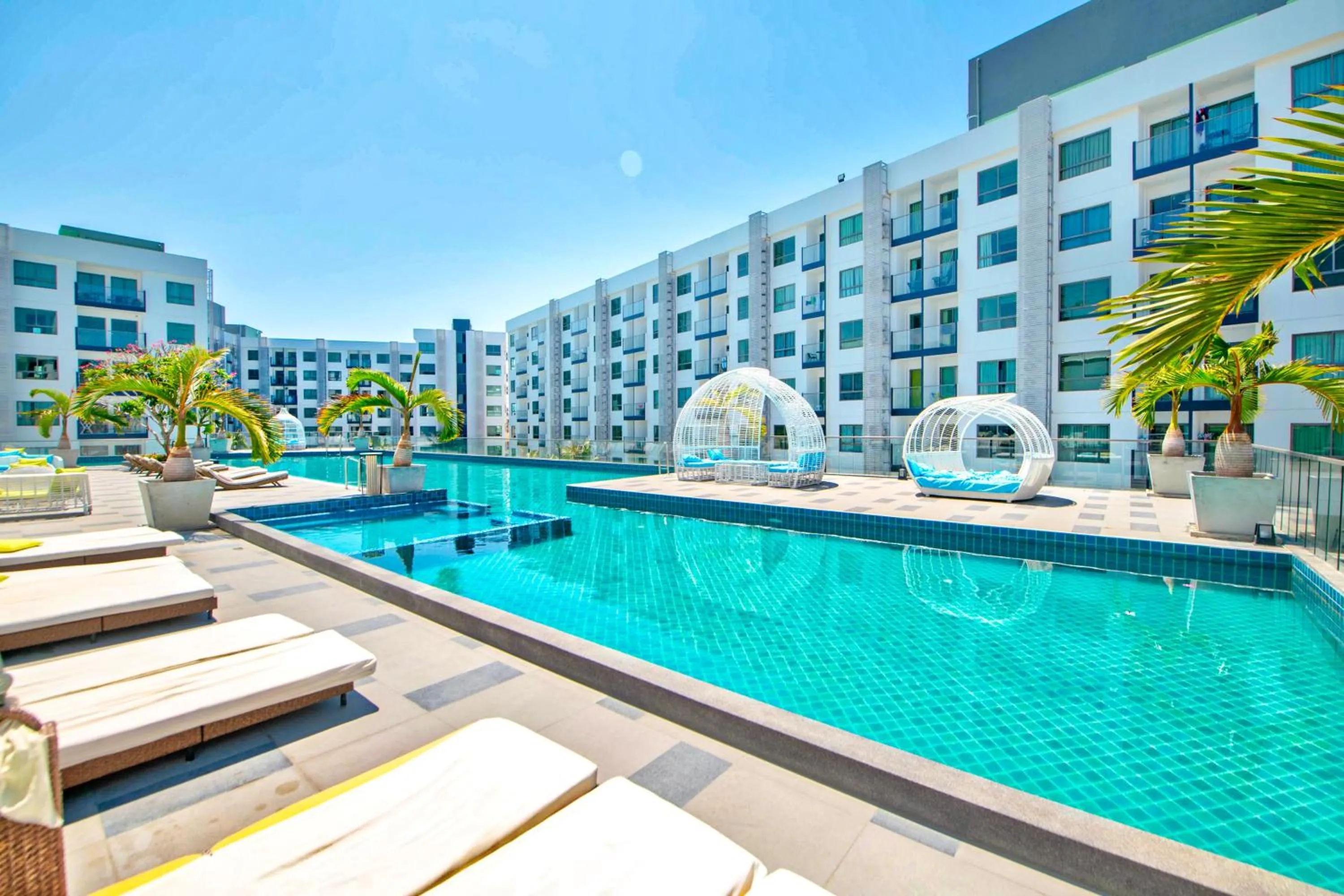 Property building in Arcadia Beach Resort Pattaya