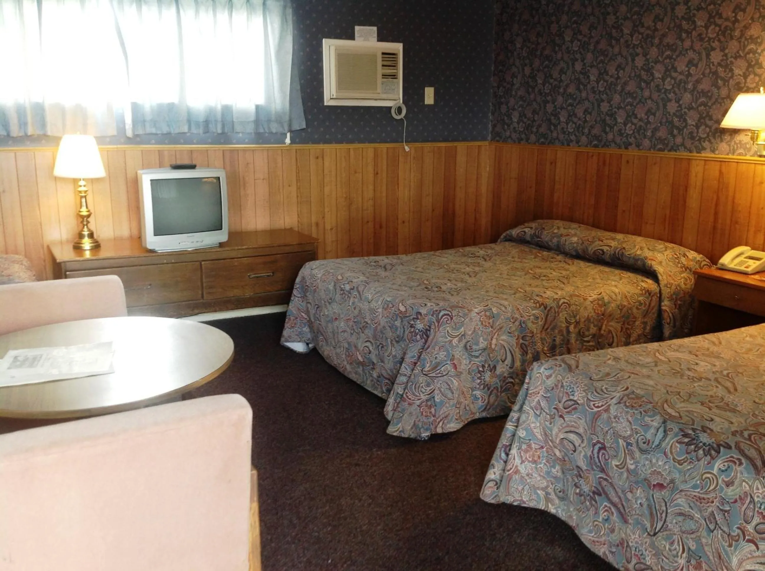 Special Offer - Queen Room with Two Queen Beds in Bridgeport Inn