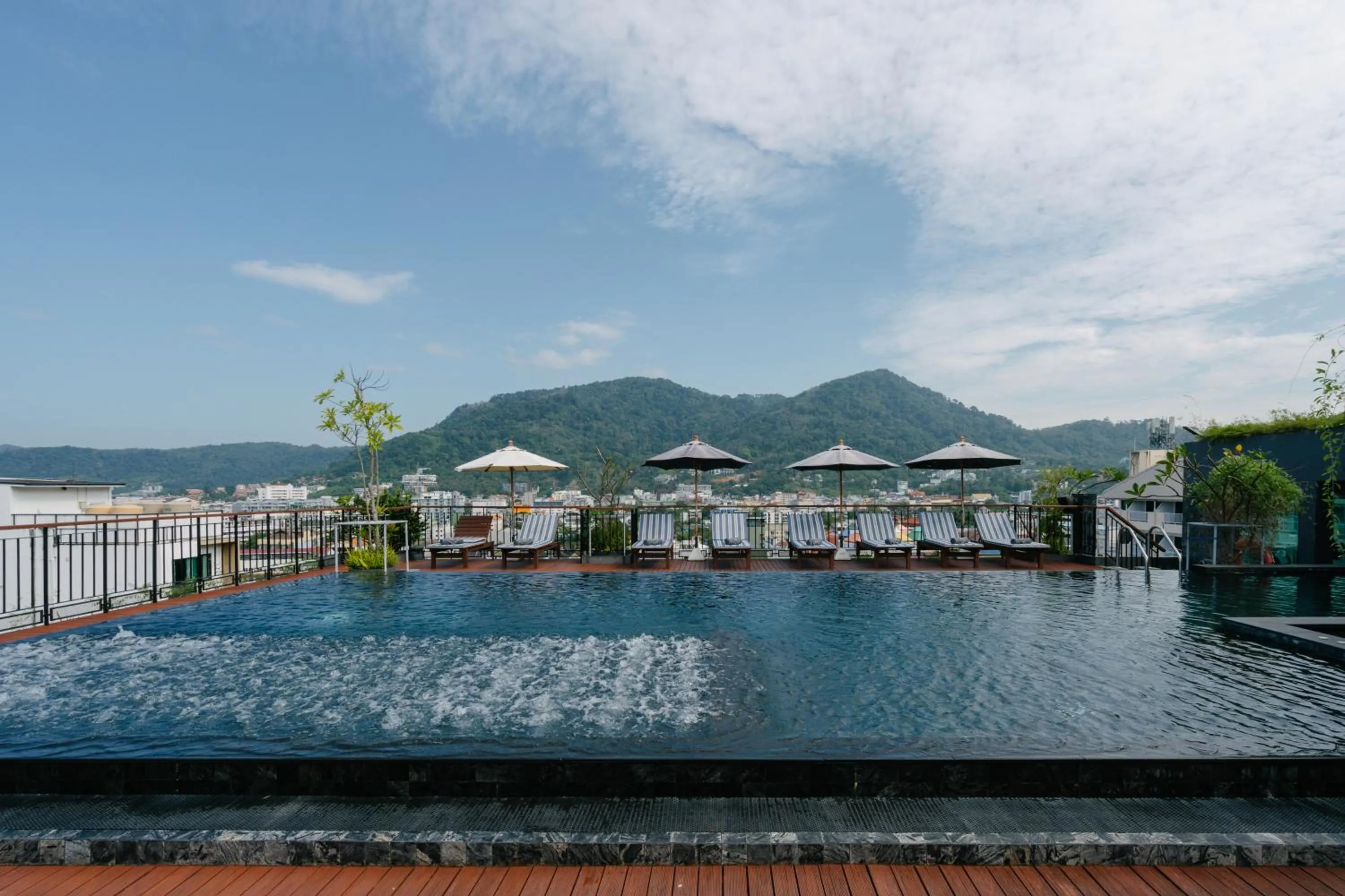 Swimming pool in Rak Elegant Hotel Patong
