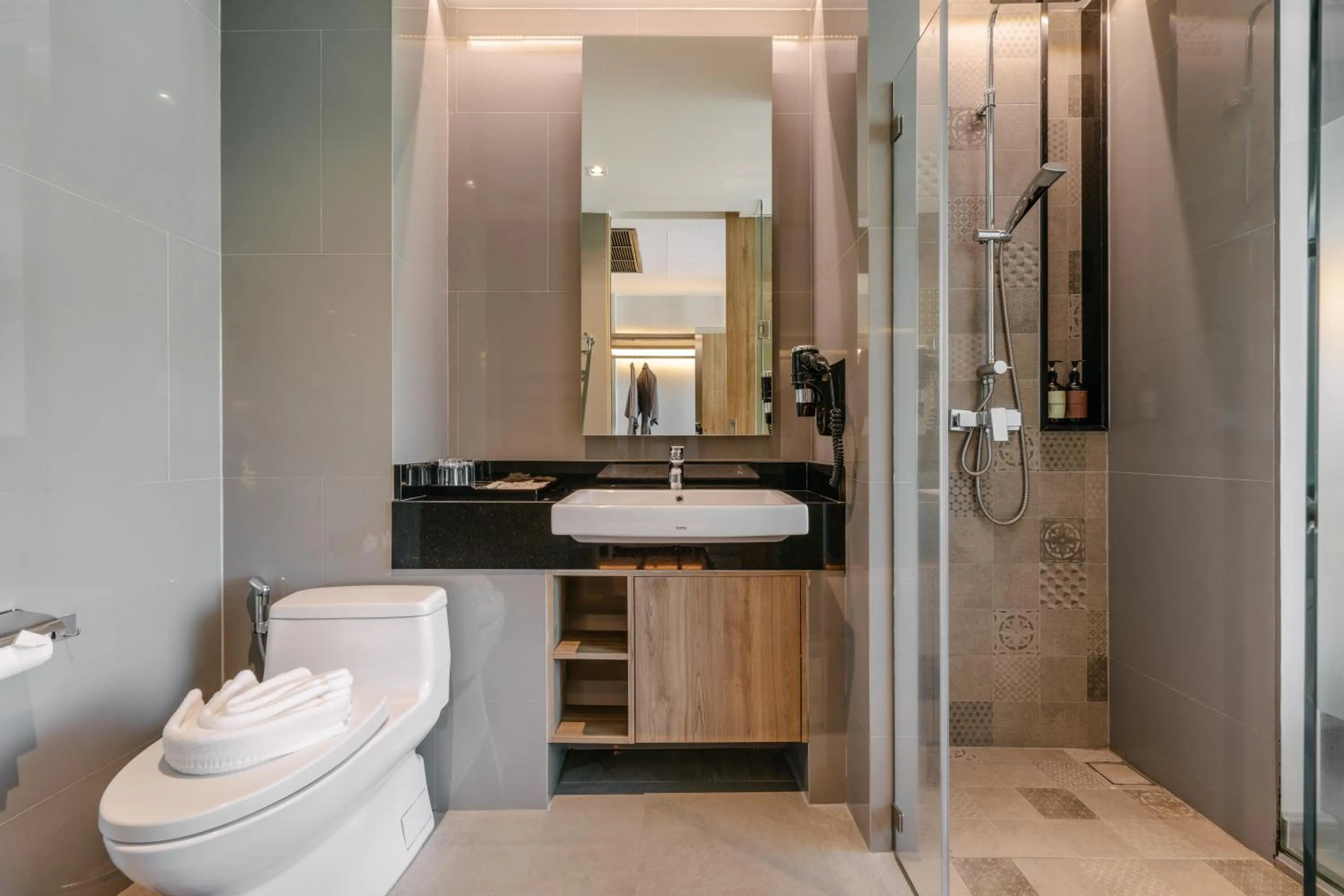 Bathroom in Rak Elegant Hotel Patong