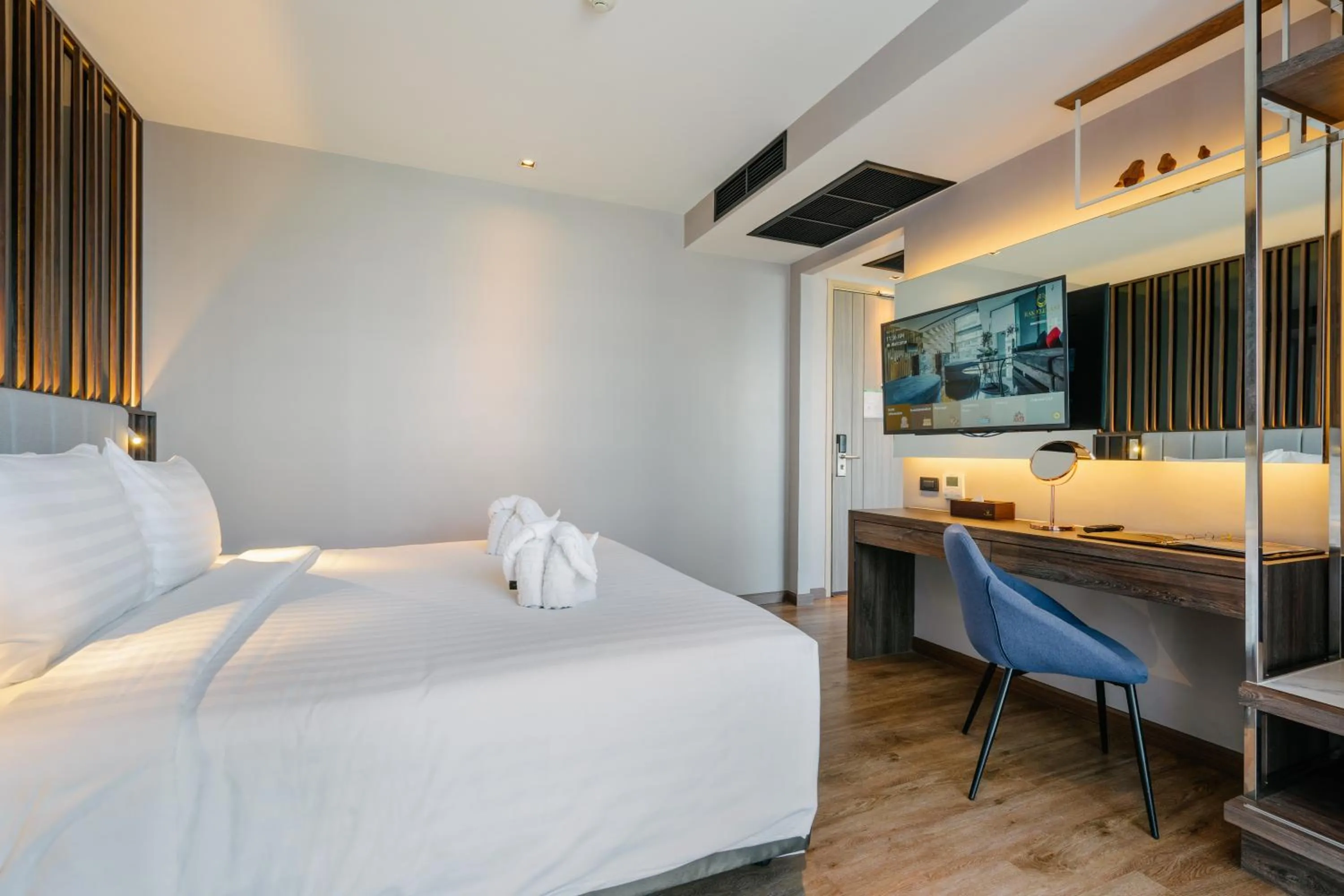 Bedroom, Bed in Rak Elegant Hotel Patong