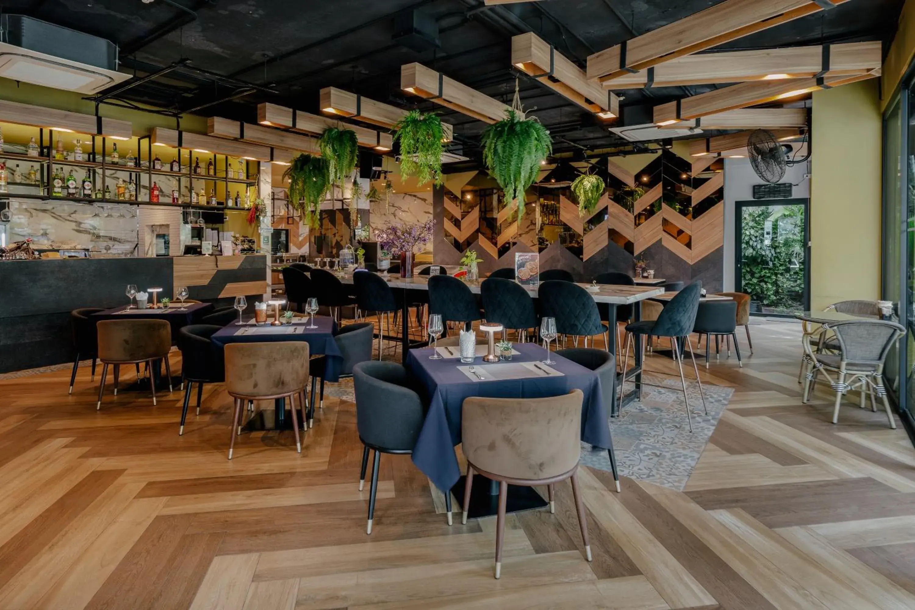 Restaurant/places to eat in Rak Elegant Hotel Patong Restaurant/places to eat in Rak Elegant Hotel Patong