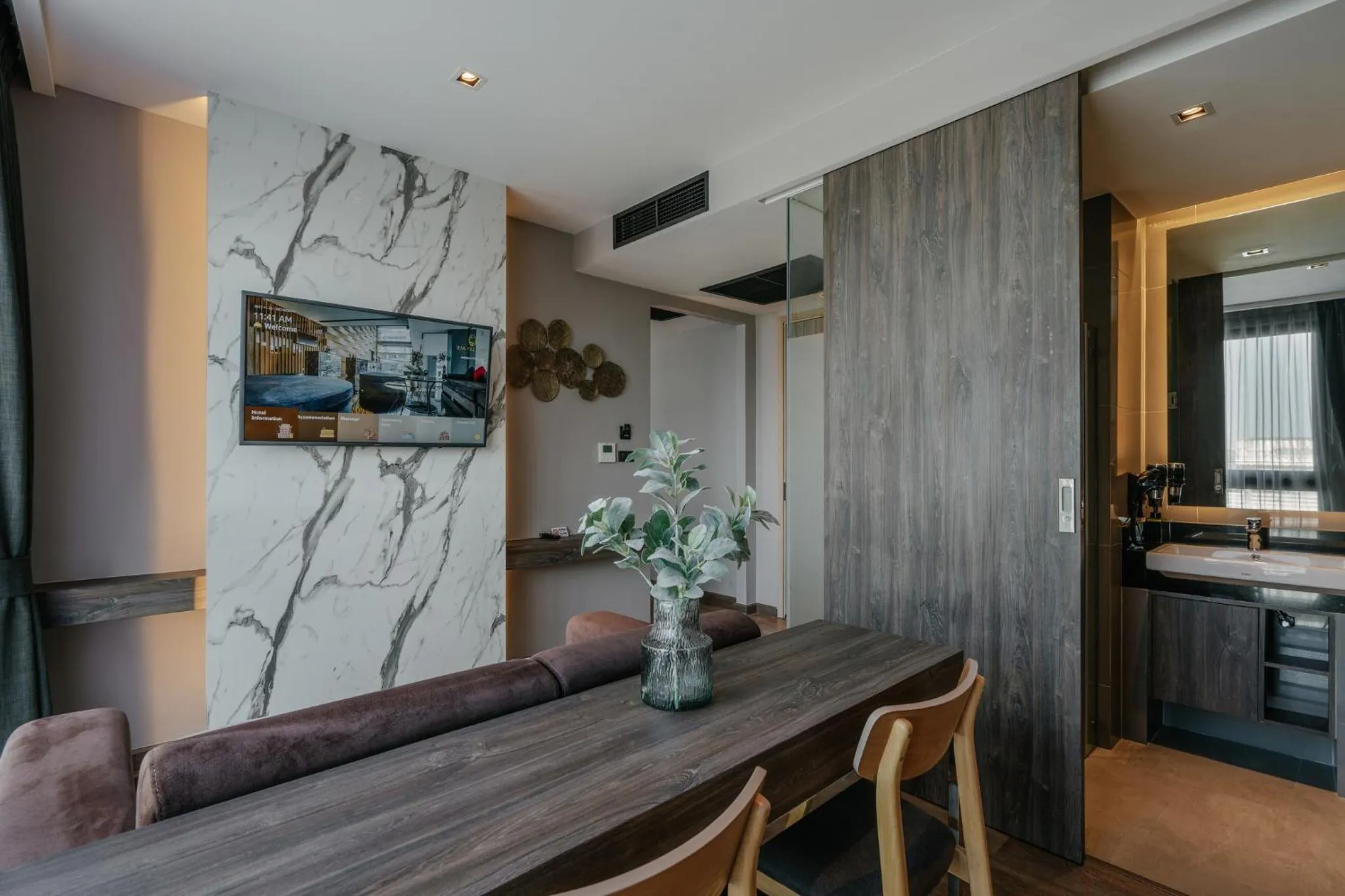 TV and multimedia in Rak Elegant Hotel Patong