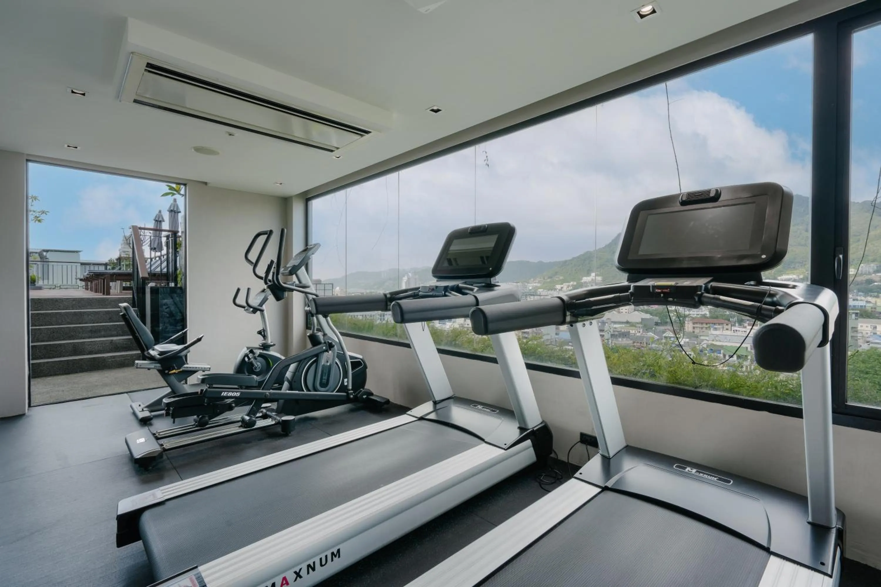 Fitness centre/facilities in Rak Elegant Hotel Patong