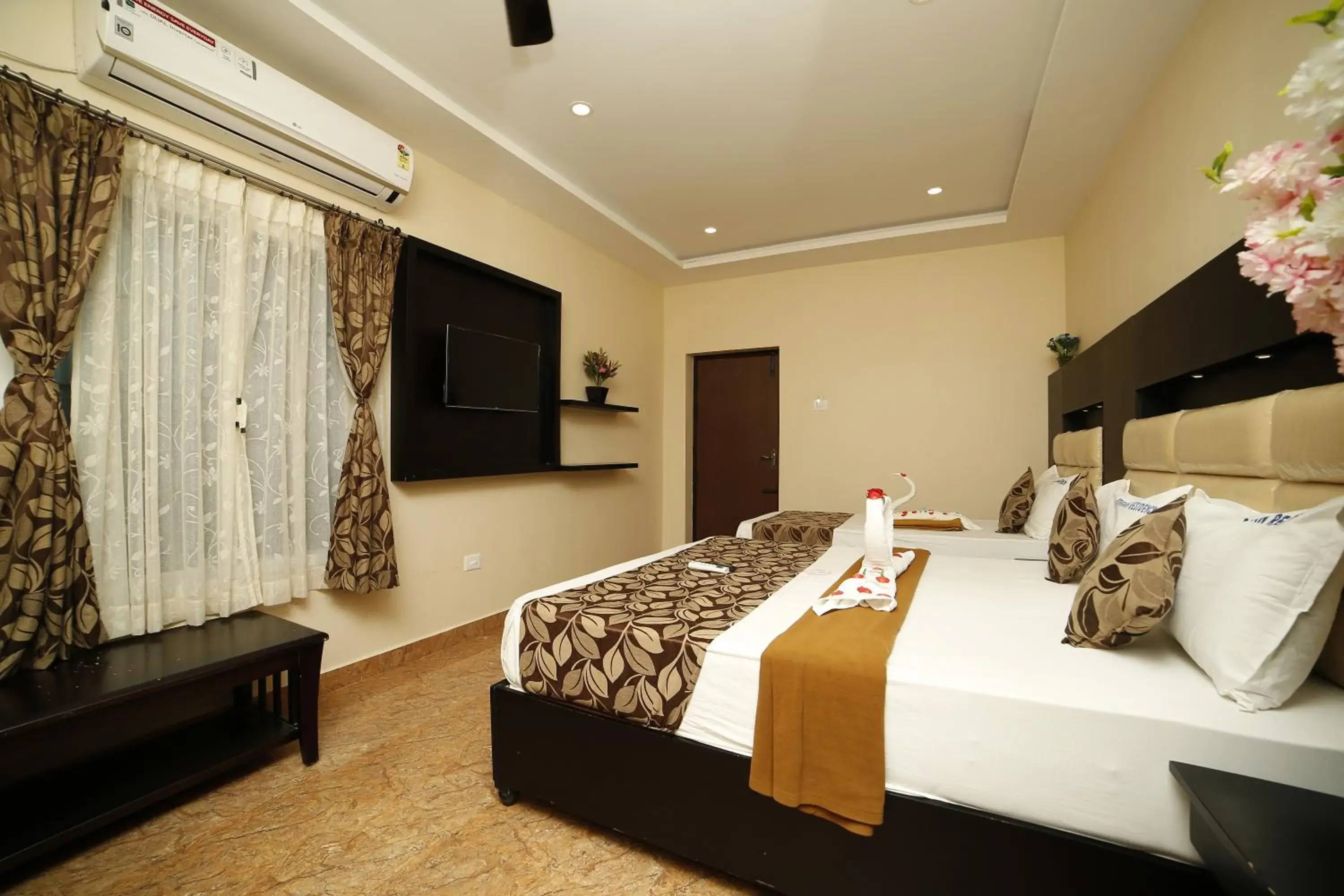 Triple Room in Hotel Ragavendra Rameswaram Triple Room in Hotel Ragavendra Rameswaram