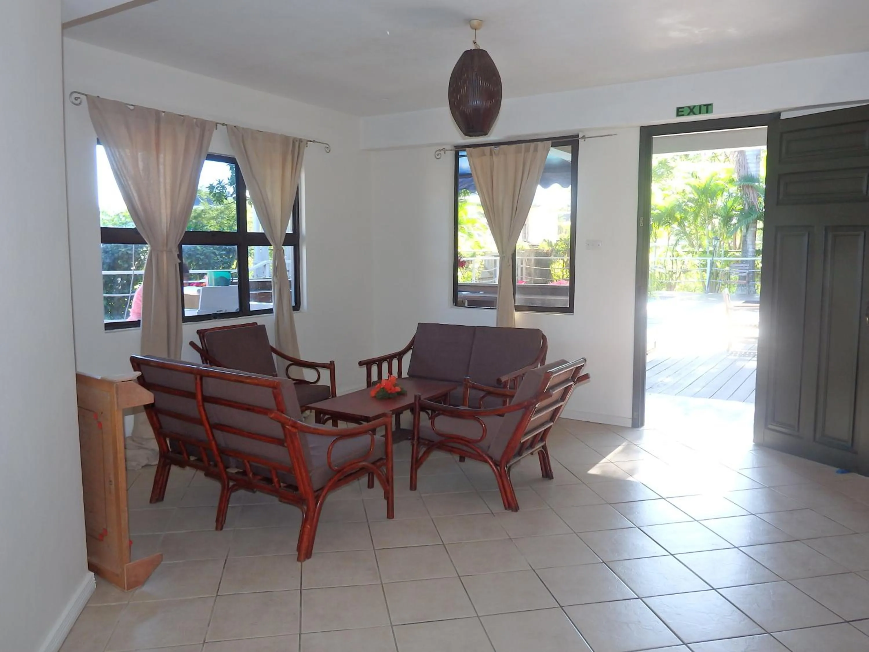 Communal lounge/ TV room in Bluewater Lodge