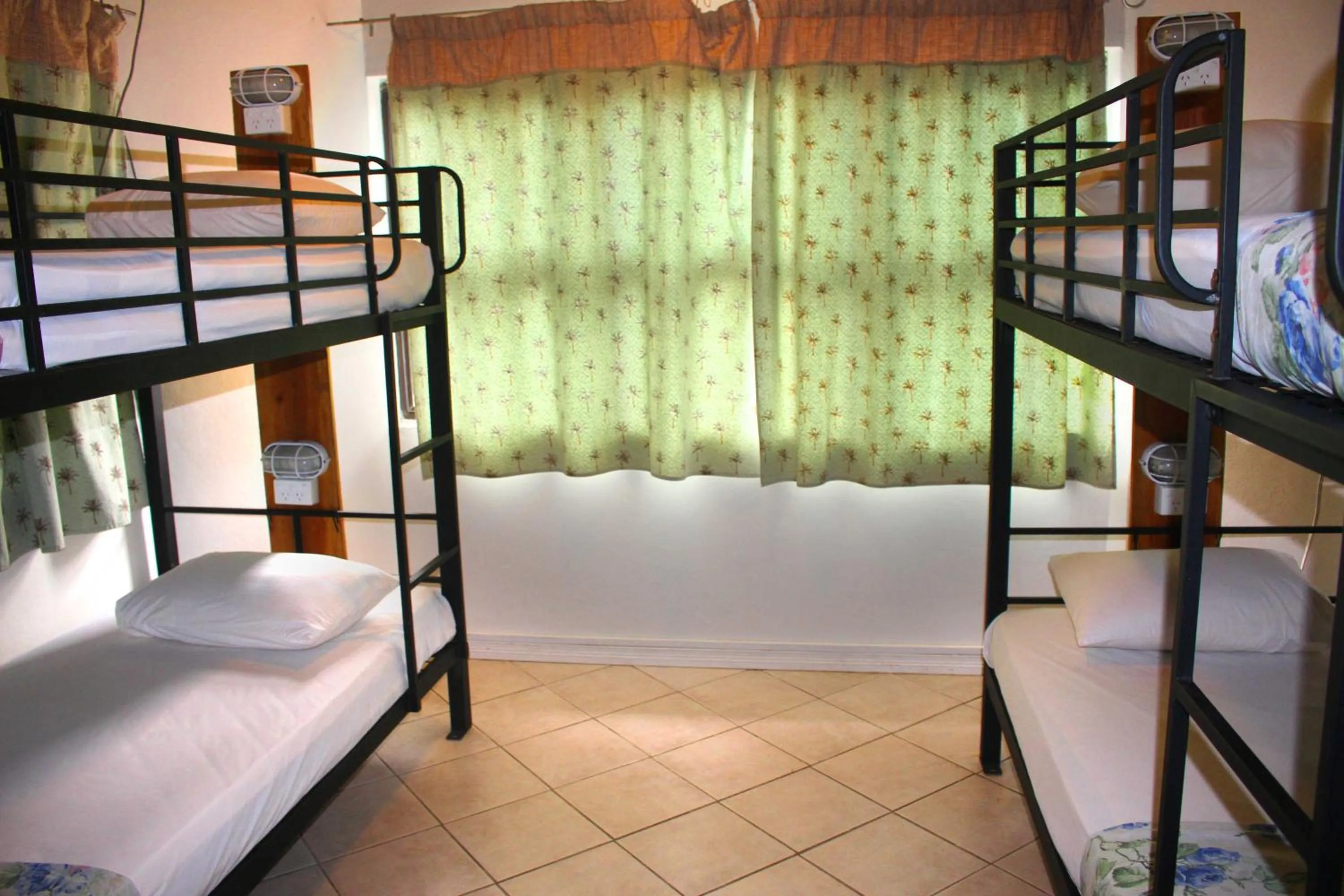 bunk bed, Bed in Bluewater Lodge