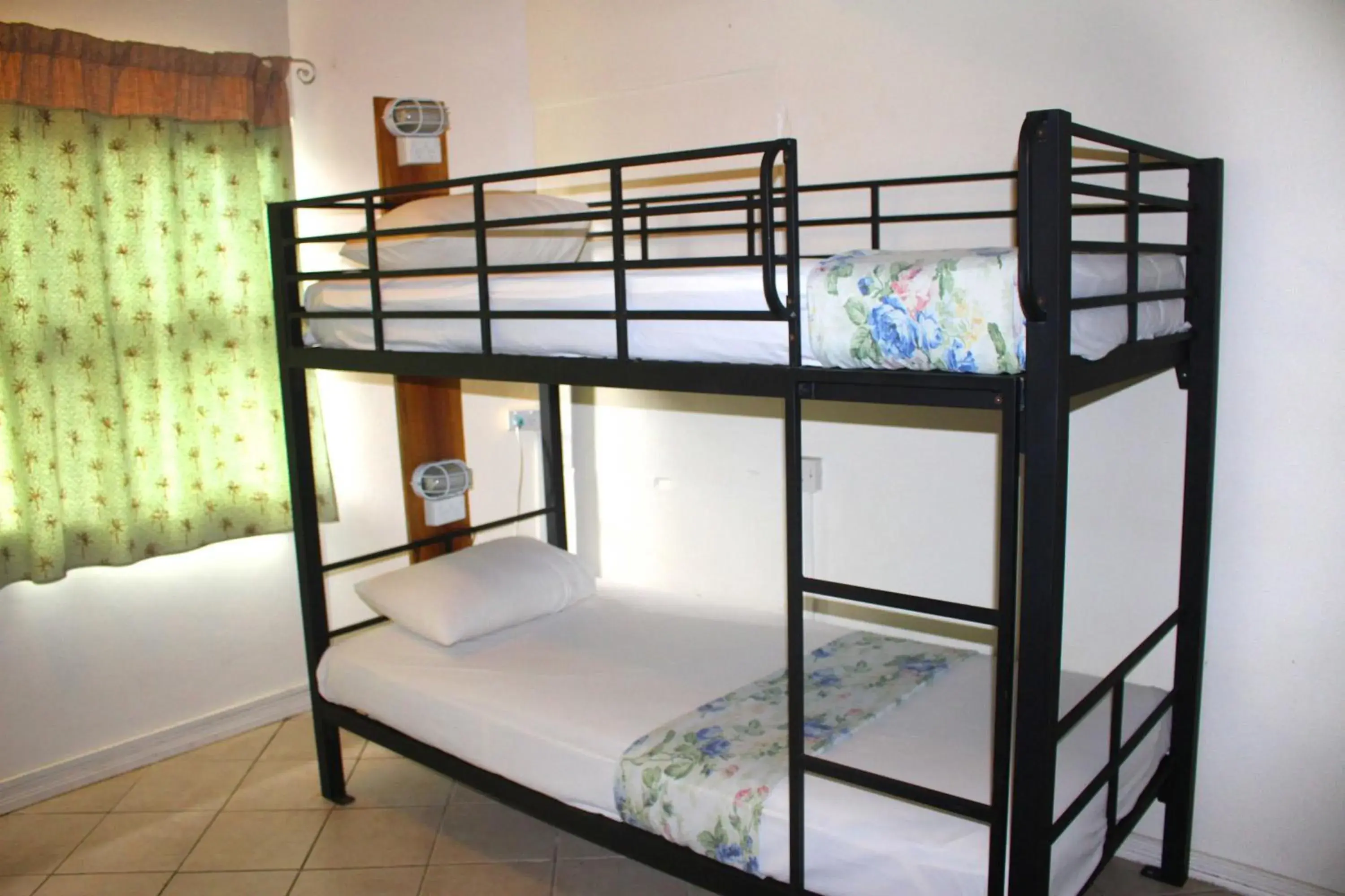 Property building, Bed in Bluewater Lodge Property building, Bed in Bluewater Lodge