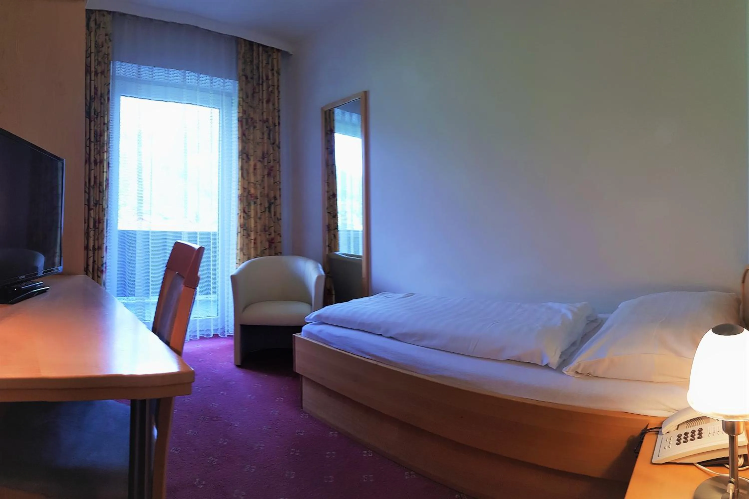 Photo of the whole room, Bed in Hotel Post