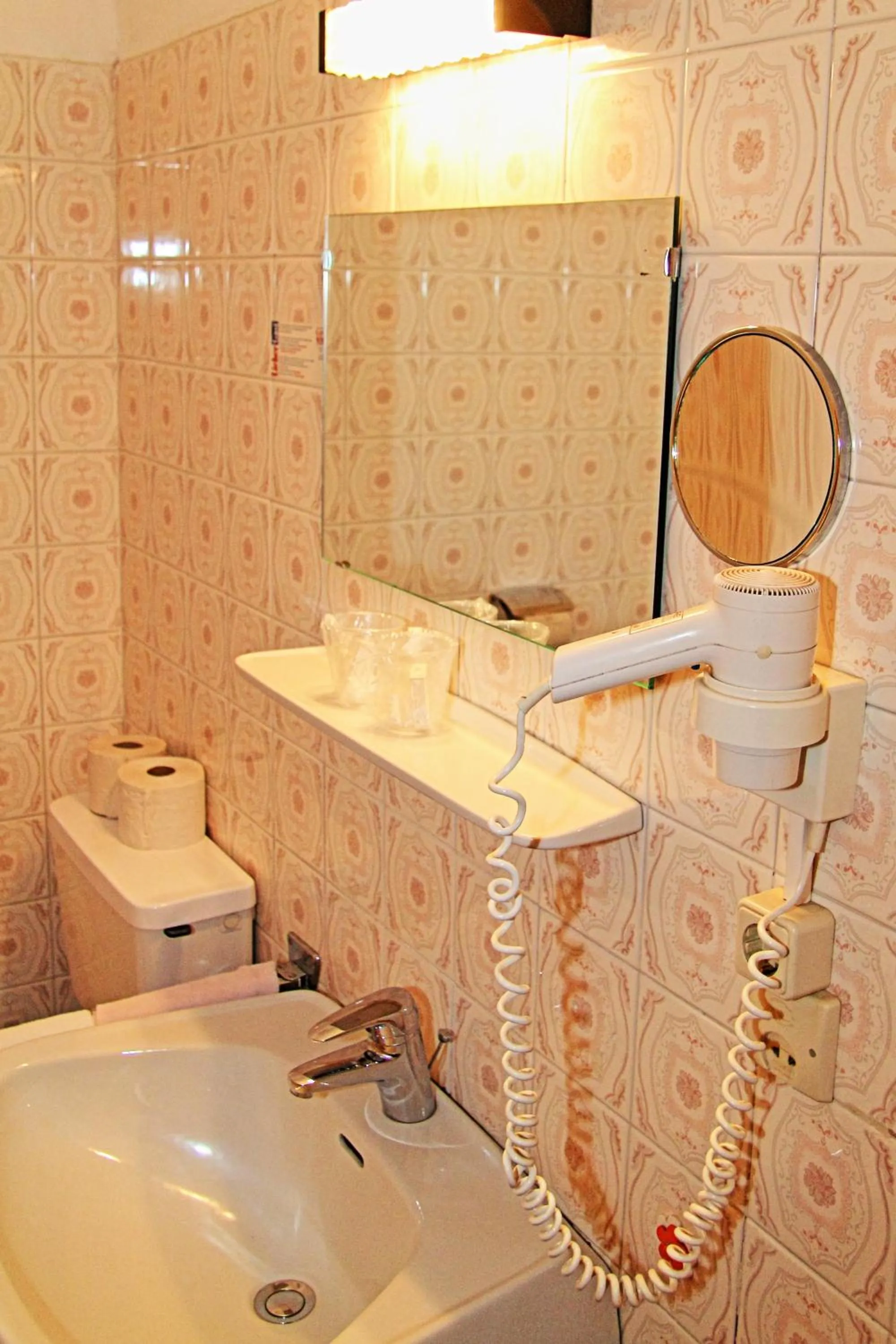 Bathroom in Hotel Post