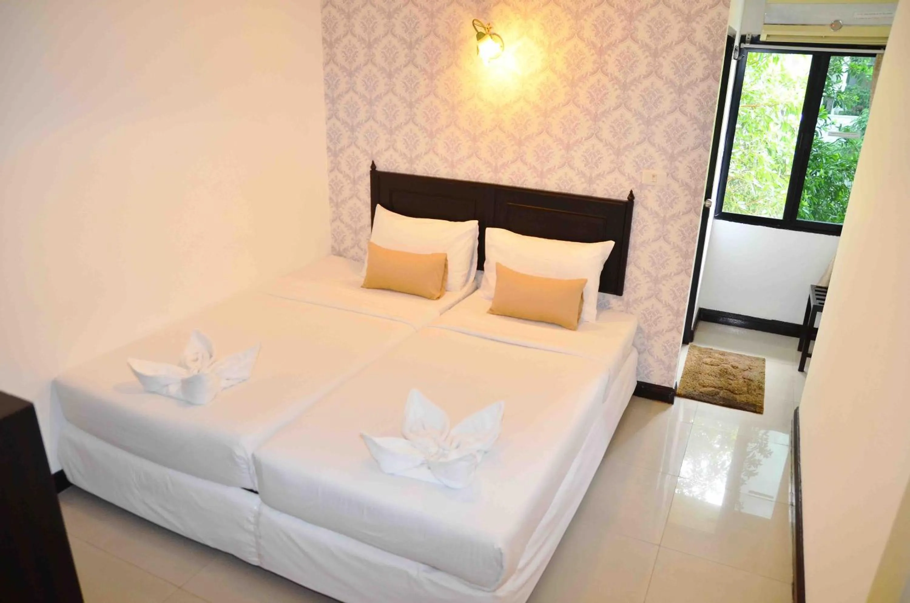 Photo of the whole room, Bed in Erawan House