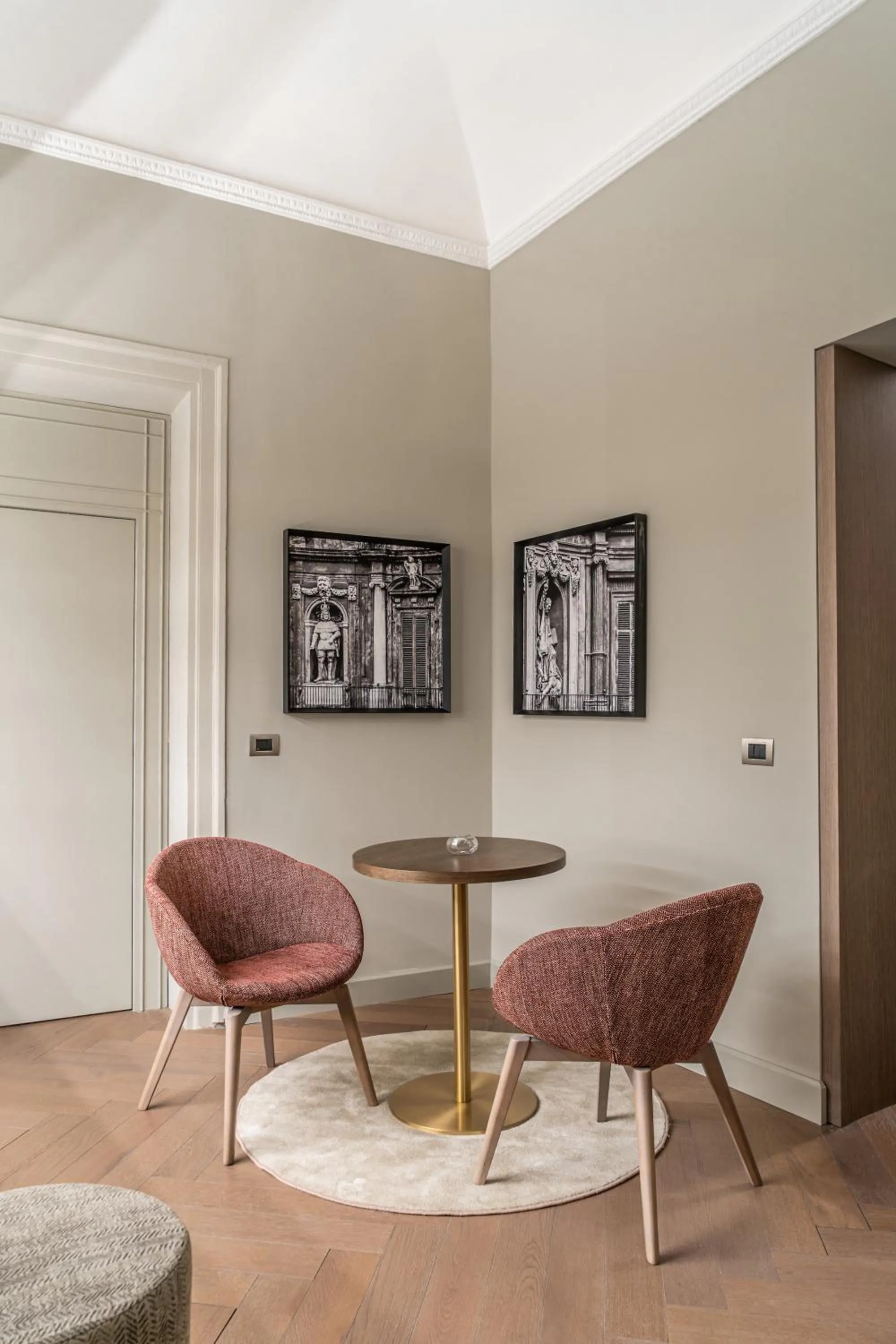 Seating area in InCanto