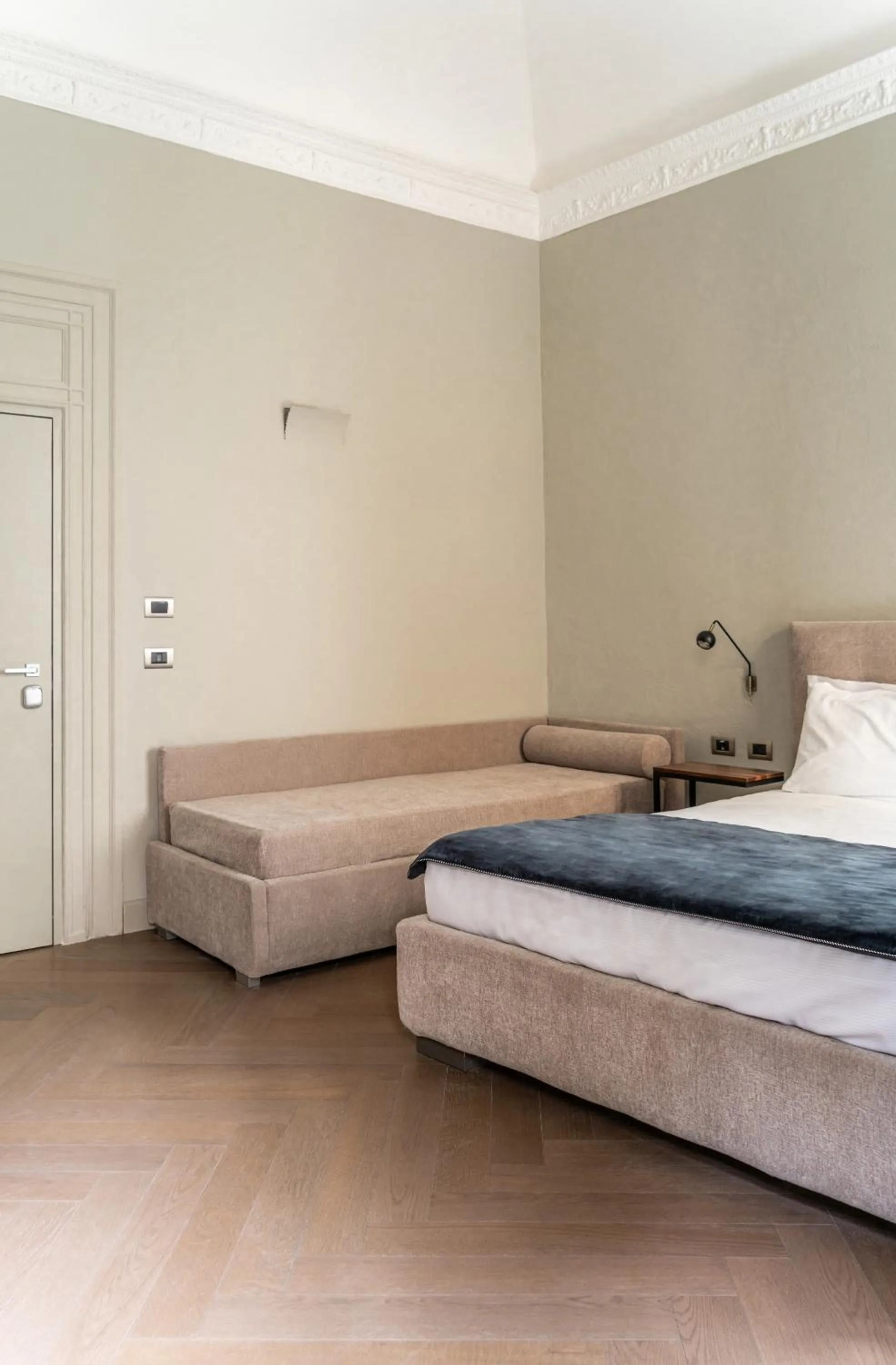 Photo of the whole room, Bed in InCanto