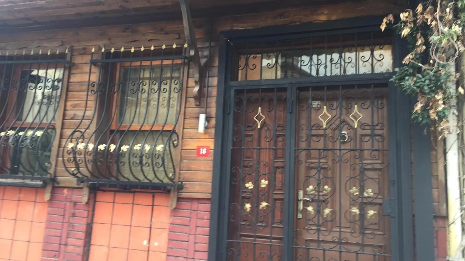 Divan Wooden Guesthouse